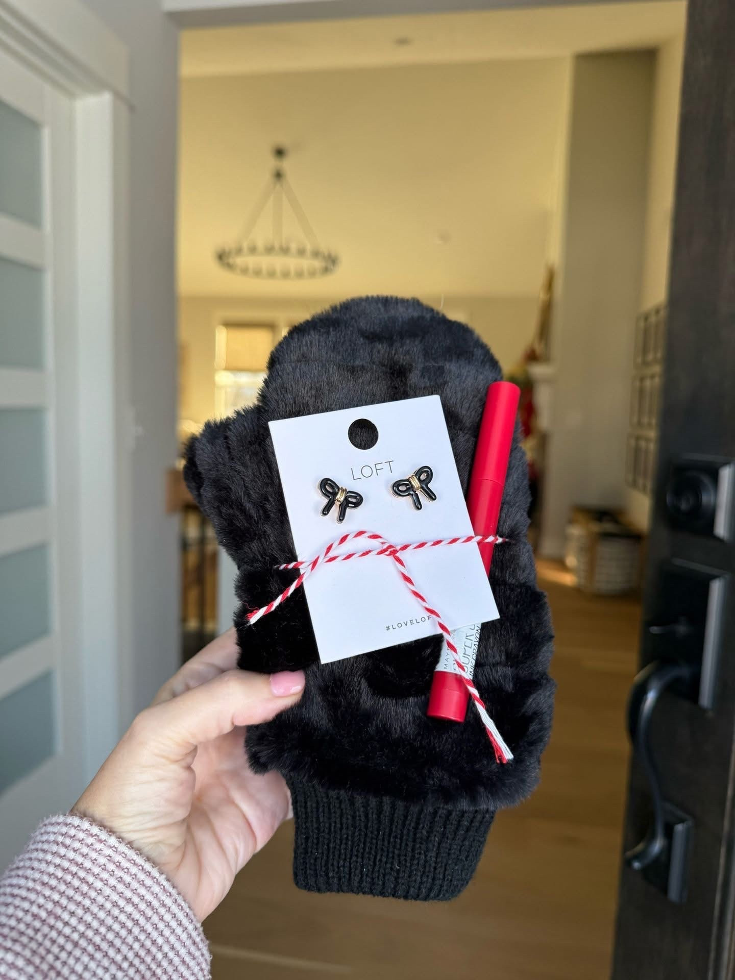 Just gifted this to my bestie today!! You all suggested I add a lippy or a third item, so this is what it would look like as a GIFTING IDEA! 


#LTKGiftGuide #LTKHoliday #LTKdayinmylife