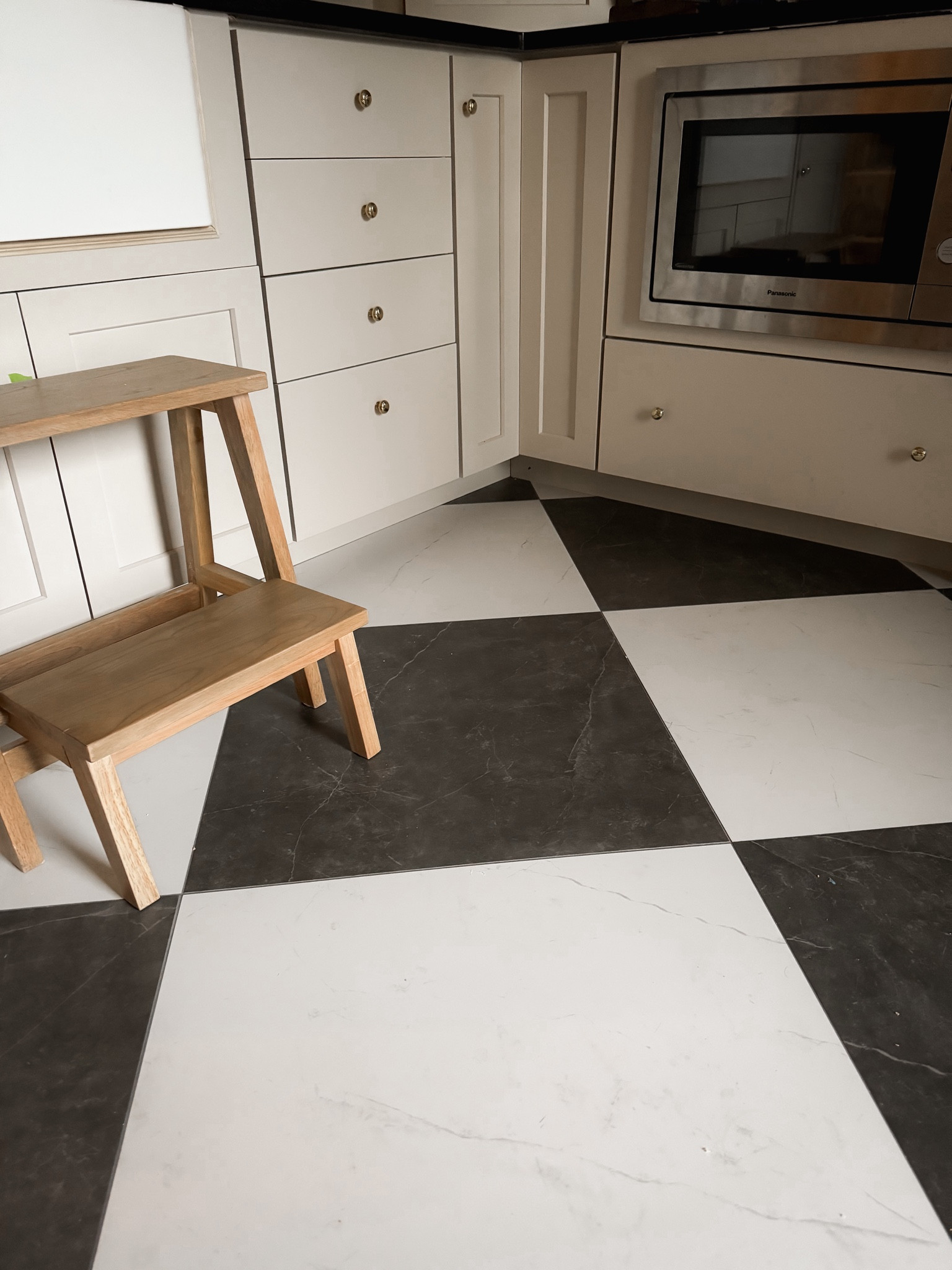 Butlers pantry details!
Checkered tile
Wood step stool
Unlacquered brass hardware
Farm sink
Built-in microwave

 

#LTKHome