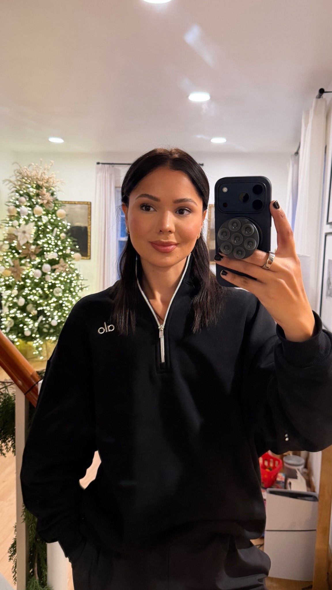 Sweatshirt:  M
Pants: XS