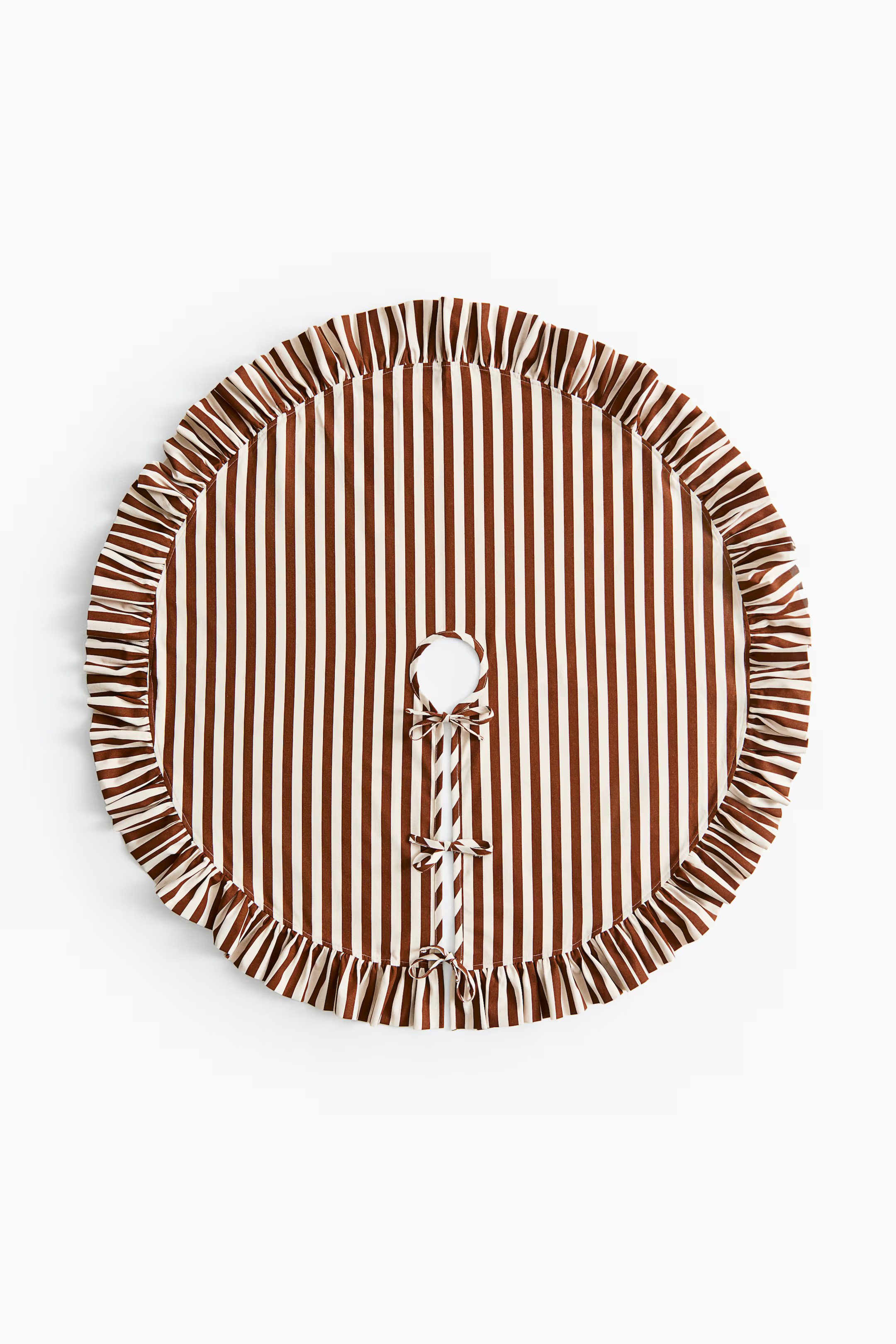 Frilled Christmas tree skirt | H&M (UK, MY, IN, SG, PH, TW, HK)