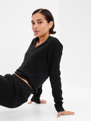 CashSoft V-Neck Sweater | Gap (US)