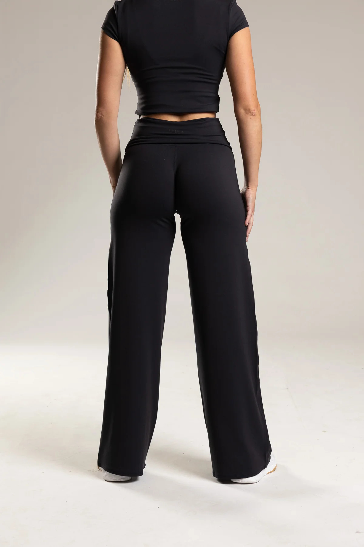 FEATHERTECH Foldover Straight Leg Pant | PTULA