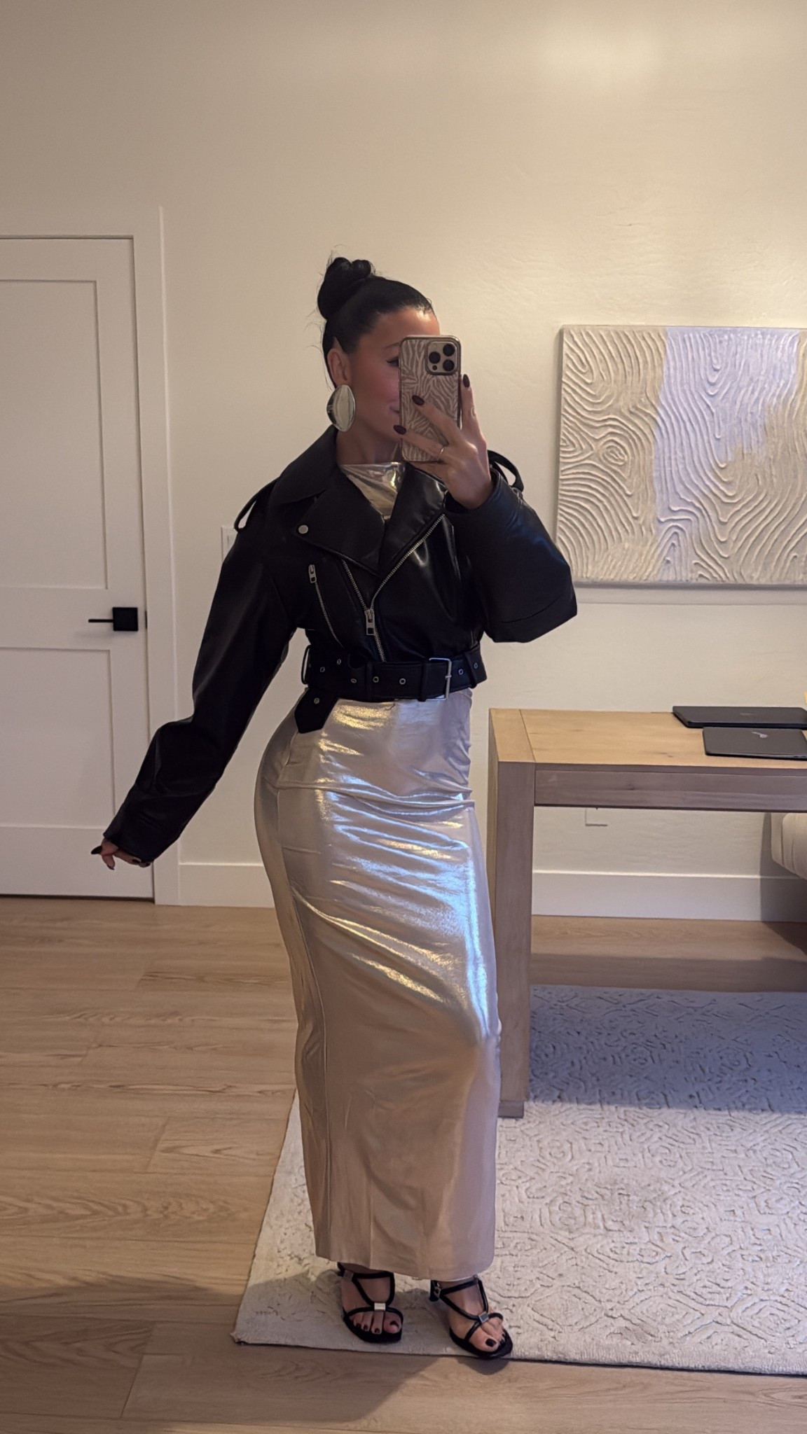 Tonight’s date night look //
Revolve skirt set size XS 
Zara leather jacket size small 

New Year’s Eve outfit idea


#LTKFindsUnder100 #LTKHoliday #LTKGiftGuide