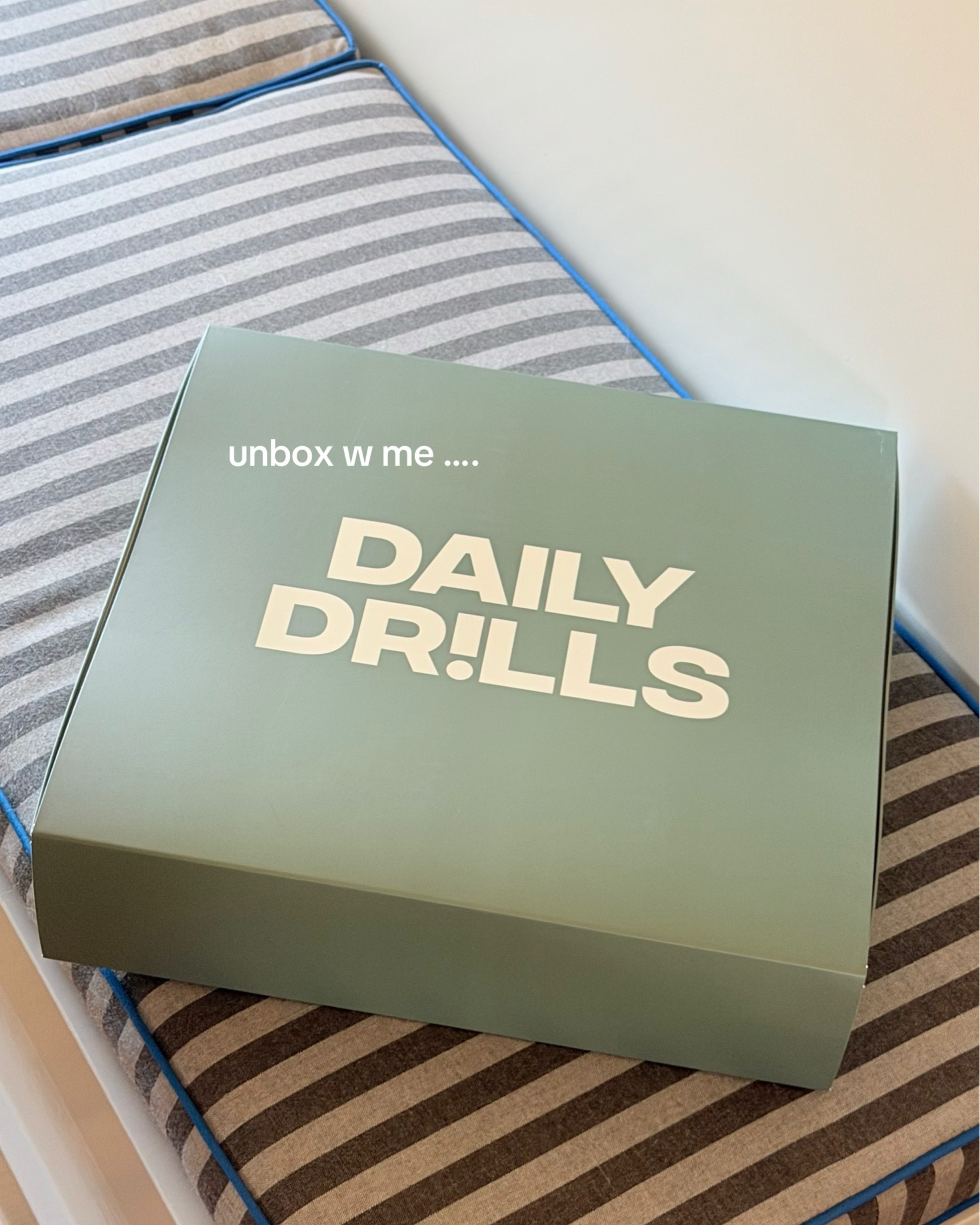 DAILYDR!LLS newest collection in collab w @strictlythegoodstuff  !!!!!!!!!! will be wearing on repeat until further notice 🔓❤️

#LTKdayinmylife #LTKgrwm #LTKootd