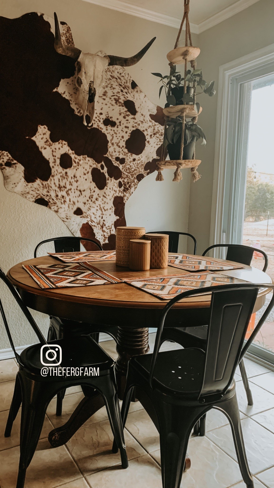 Western Dining Room Inspo 🖤🌾

#LTKFamily #LTKHome #LTKStyleTip