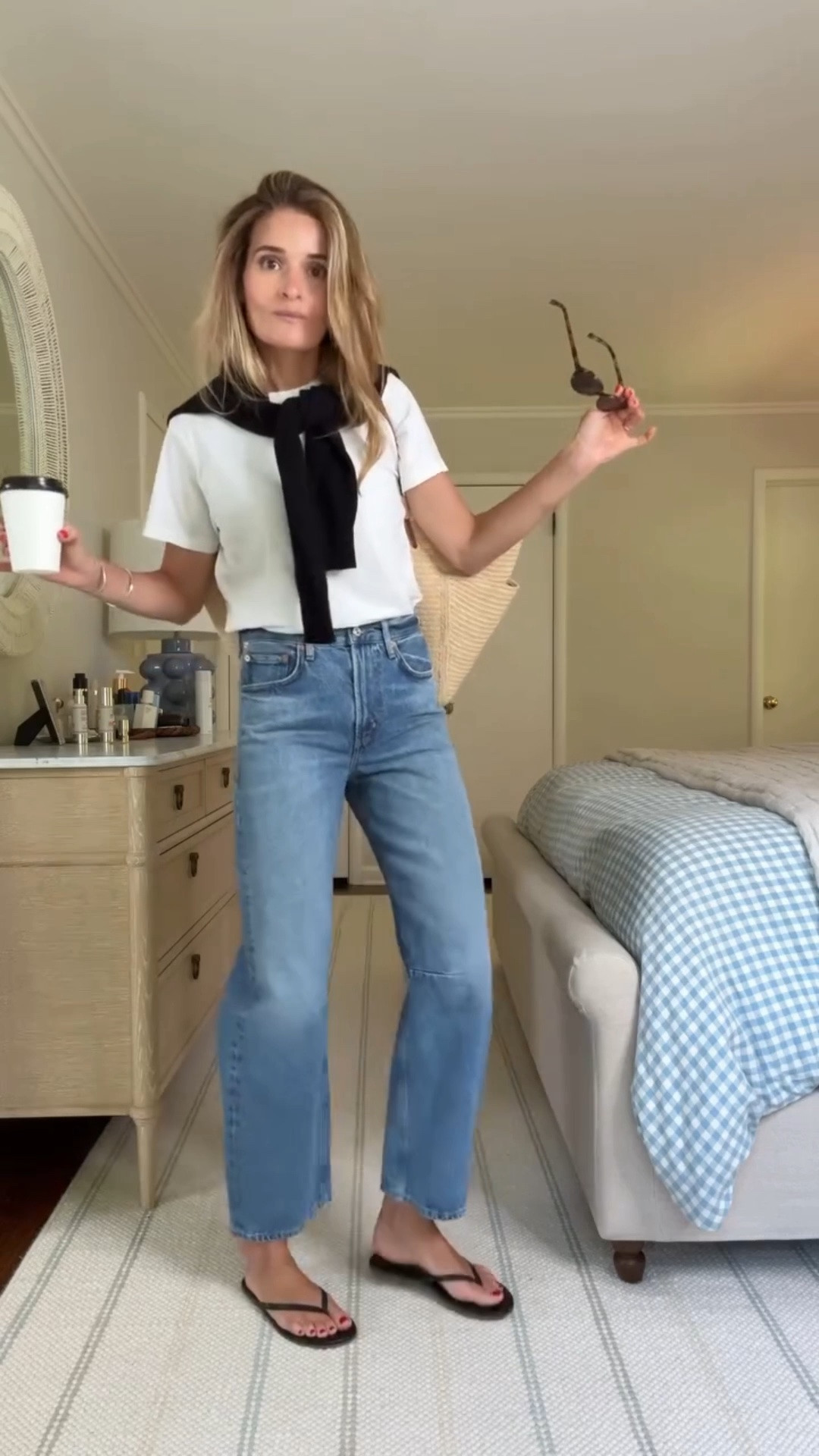 WEDNESDAY OOTD ☕️ 

My all time favorite barrel jeans @citizensofhumanity

Jeans: run big, I sized down 1 to a 25, Tee: runs tts, wearing a small. Flip Flops: Run tts in a 7. cashmere sweater: runs tts, buJeans: run big, I sized down 1 to a 25, Tee: runs tts, wearing a small. Flip Flops: Run tts in a 7. cashmere sweater: runs tts, but I prefer a more relaxed fit so sized up to a M. This is truly a year round sweater in my closet. Bag is old sezane, so I sadly can't link 

#ootd #everydaystyle #outfitinspiration #classicstyle #summerstyle