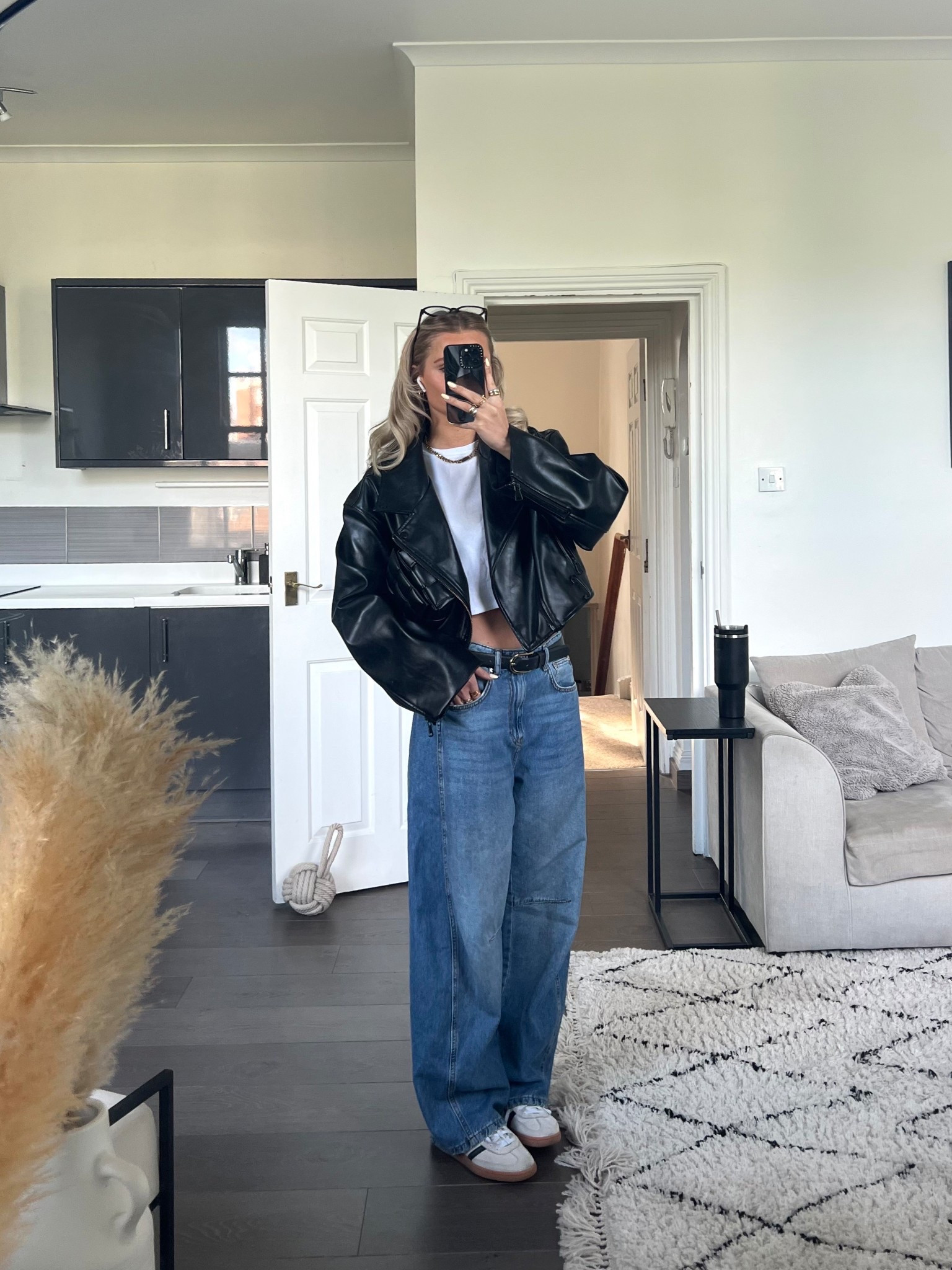 Outfit today!! + barrel jeans have become my all time fave style of jean 

#LTKstyletip #LTKspring #LTKeurope