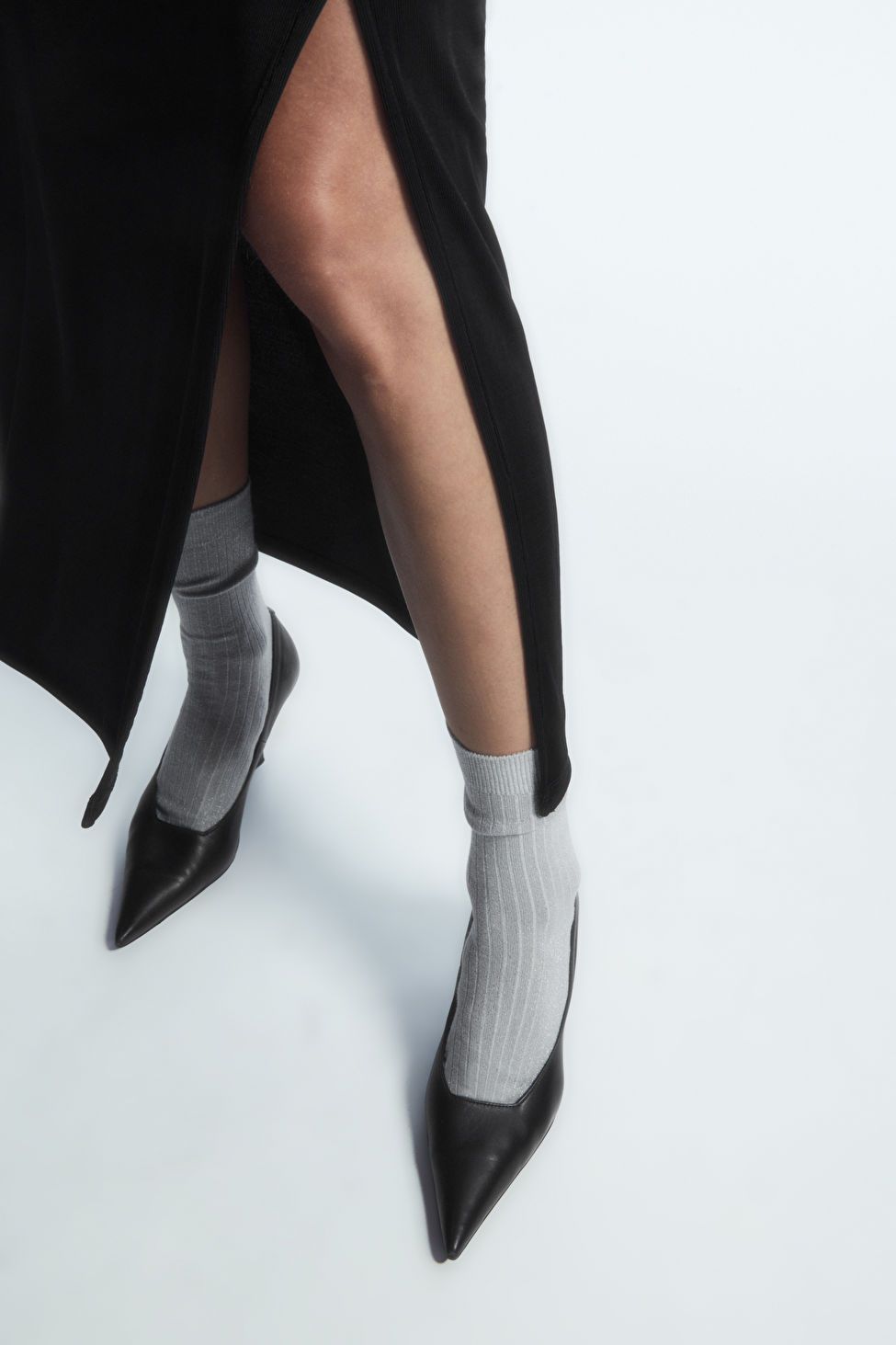 GERIPPTE LUREX-SOCKEN - METALLIC-GRAU - Socks & Tights - COS | COS (US)