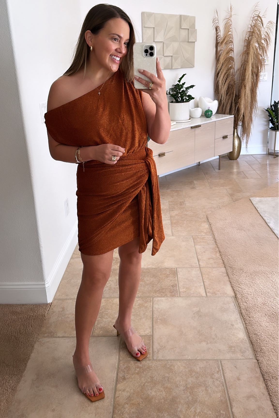 such a good wedding guest dress. super flattering. comes in lots of colors and two different lengths. i’m wearing size large 