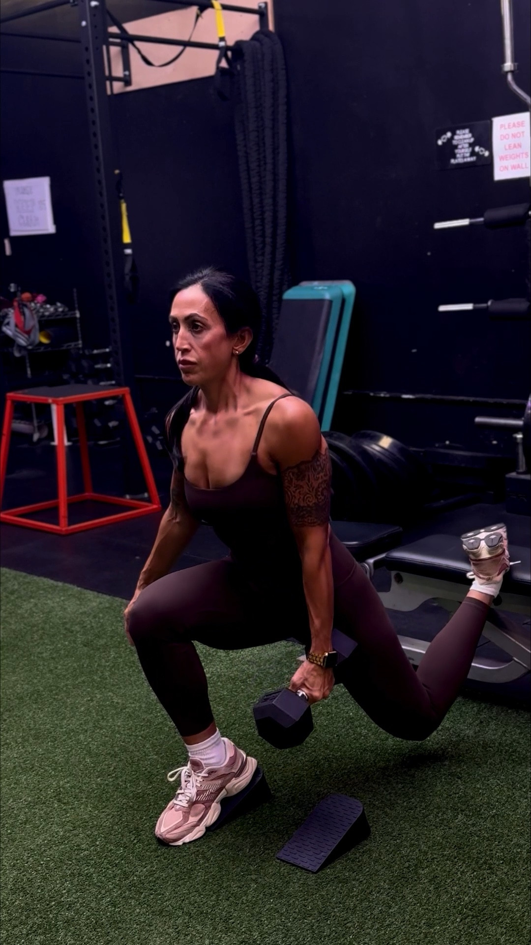 I’ve been incorporating wedge blocks on my quad days recently vs standing on a heels on a weight plate - I’m getting more quad isolation using these squat wedge blocks! 🦵🏽

#LTKOver40 #LTKActive #LTKWorkwear