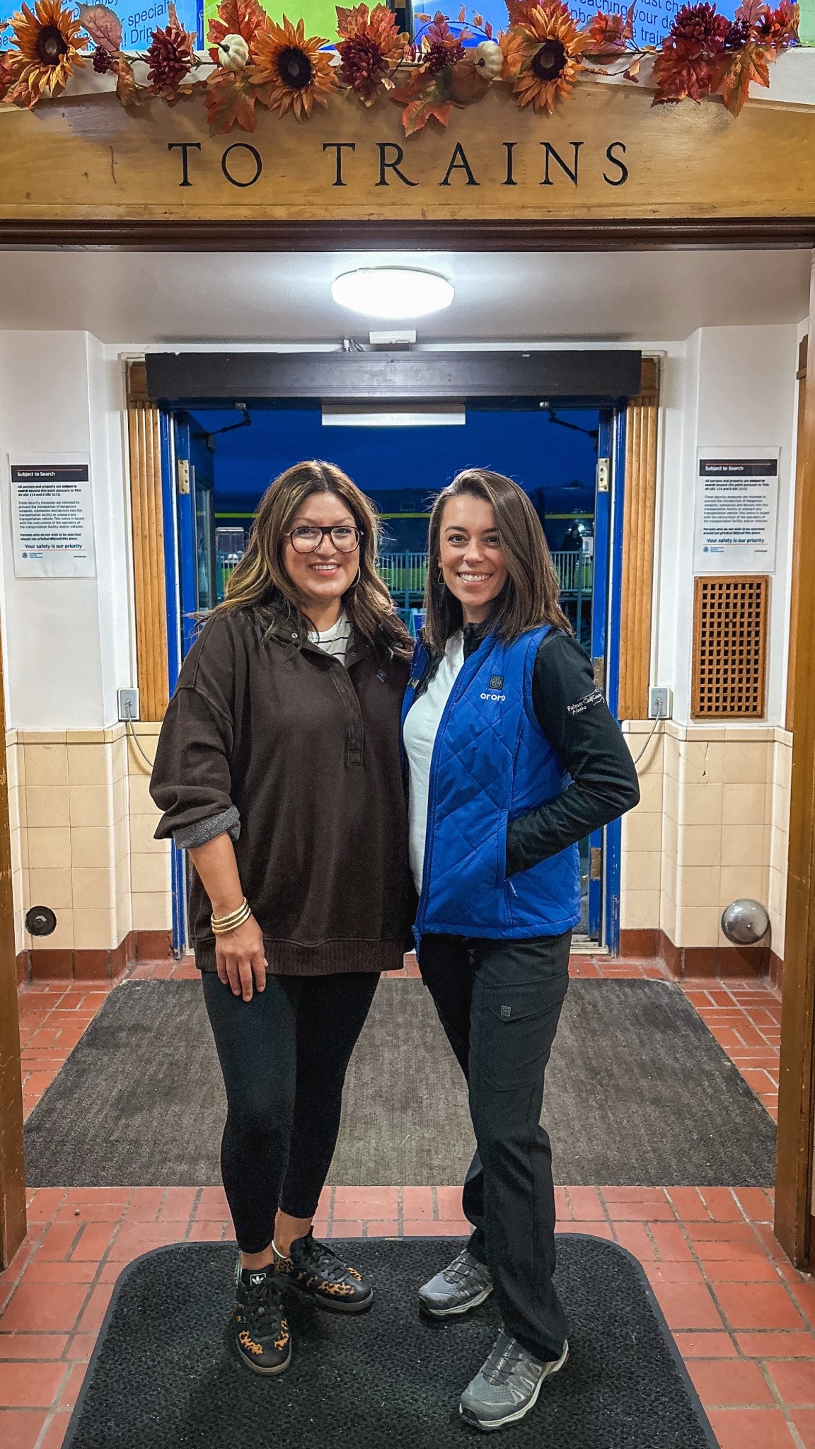 What I wore on the train to Seward:
Aerie oversized sweatshirt (XL)
Aerie leggings (XL)
Cheetah print adidas



#LTKMidsize #LTKStyleTip #LTKOver40