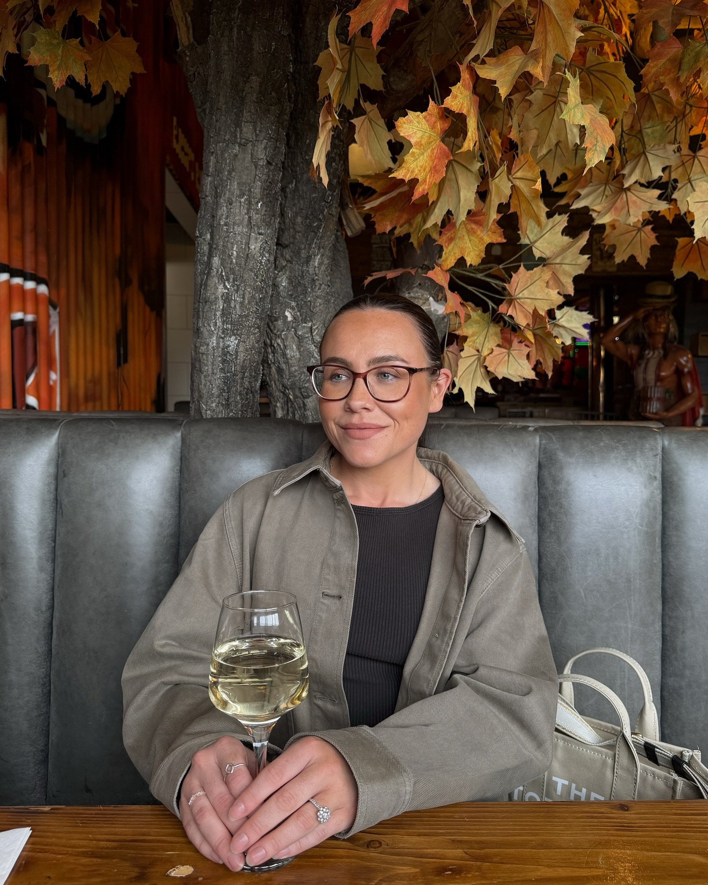 Evening Dinner OOTD 💚

the denim jacket of dreams, best believe you’ll see her a lot in my outfits posts cause I’m totally an outfit repeaterrr. 

•
•
•
#ootd #outfitlove #outfitday #denim #denimjacket #hm #springstyles #outfitrepeater #dailylooks #dailystyle #styleinspired #simpleoutfit #momstyle