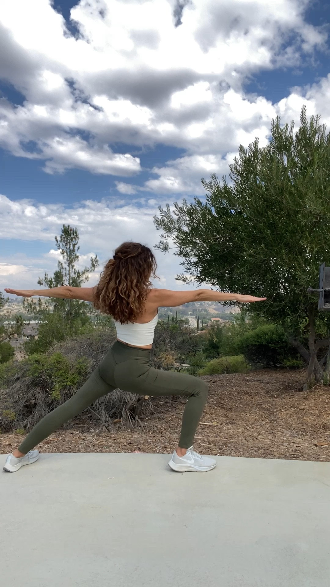 Falling into flow 🍂 A little yoga, a little movement, and a lot of gratitude this season. Linking my cozy fall workout favorites on LTK 

#LTKActive #LTKStyleTip