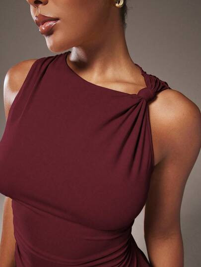 Hauture Sexy Mob Wife Party Plus Size Solid Sleeveless Asymmetric Twist Blouse | SHEIN