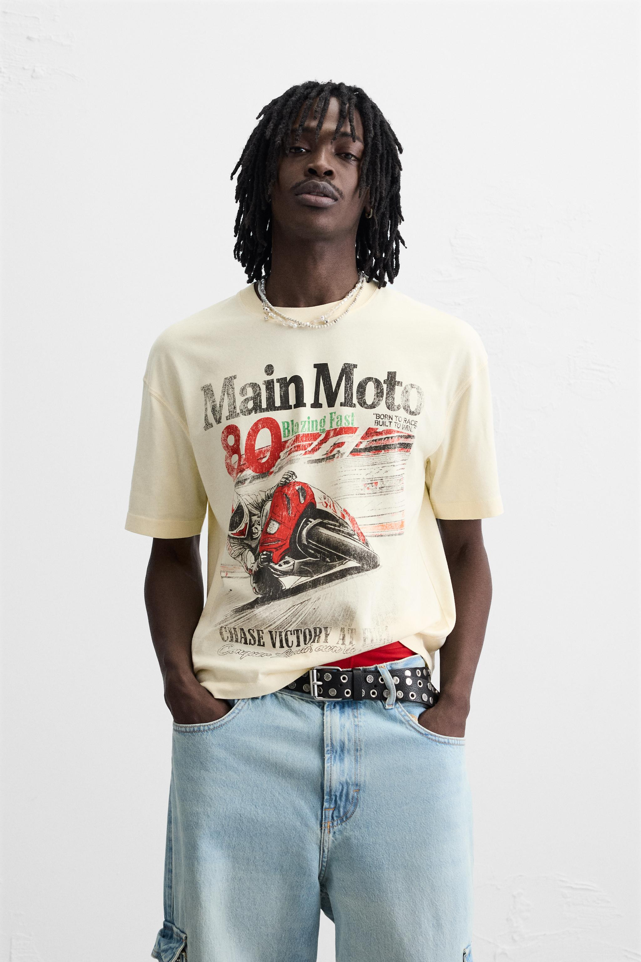 Relaxed fit T-shirt. Crew neck. Short sleeves. Contrasting front and back prints. Washed effect.... | Zara US