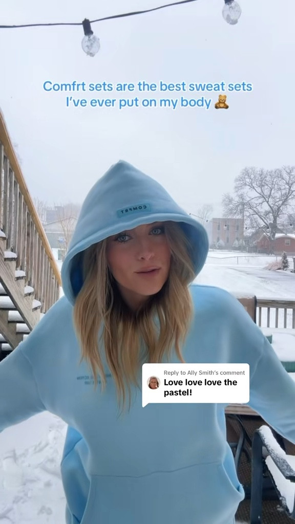 The coziest set ever @comfrt #comfrt 

#LTKSeasonal #LTKTravel #LTKSaleAlert