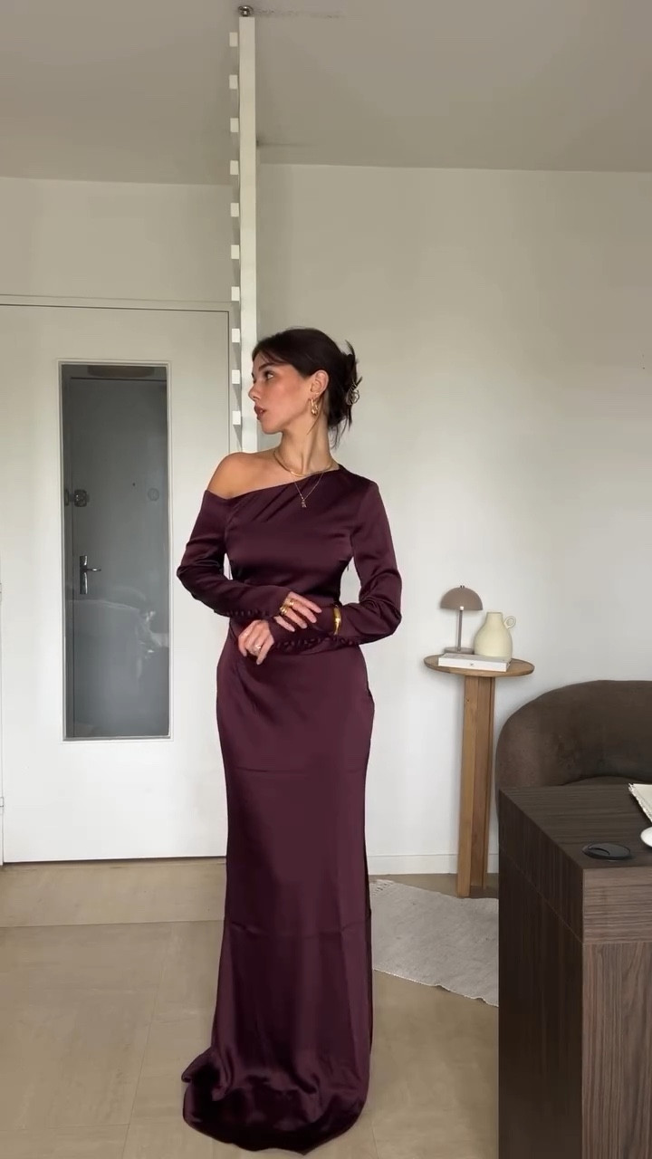 Just found the perfect dress for this winter ❤️

#winterfashion #burgundy #burgundydress #maxidress #maxidresses #dresshaul #oldmoneystyle #oldmoneyoutfits #quietluxury #minimalfashion #minimaloutfit #winterdress #winterdresses

#LTKautumn #LTKwedding #LTKeurope