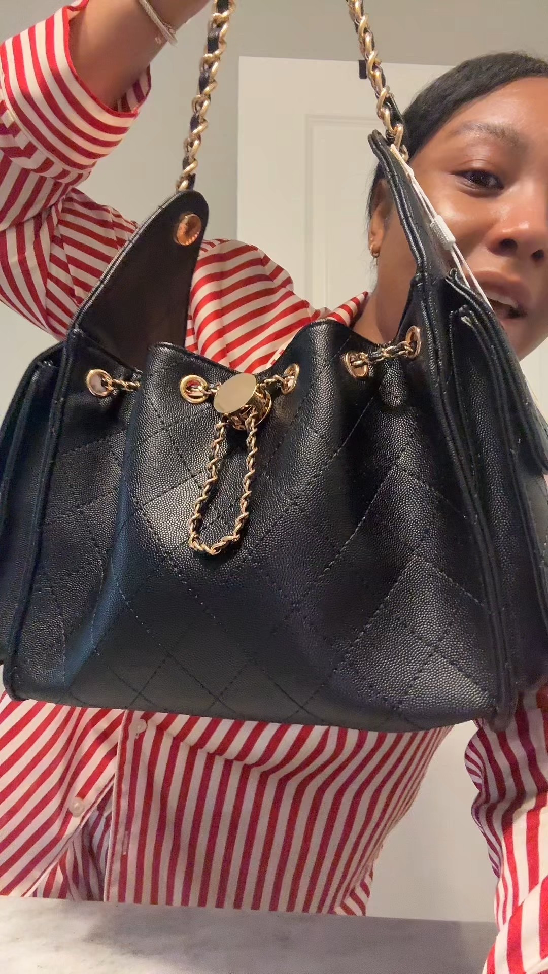 If you don’t feel like spending rent on a bag here’s a good alternative #handbag #itbag 