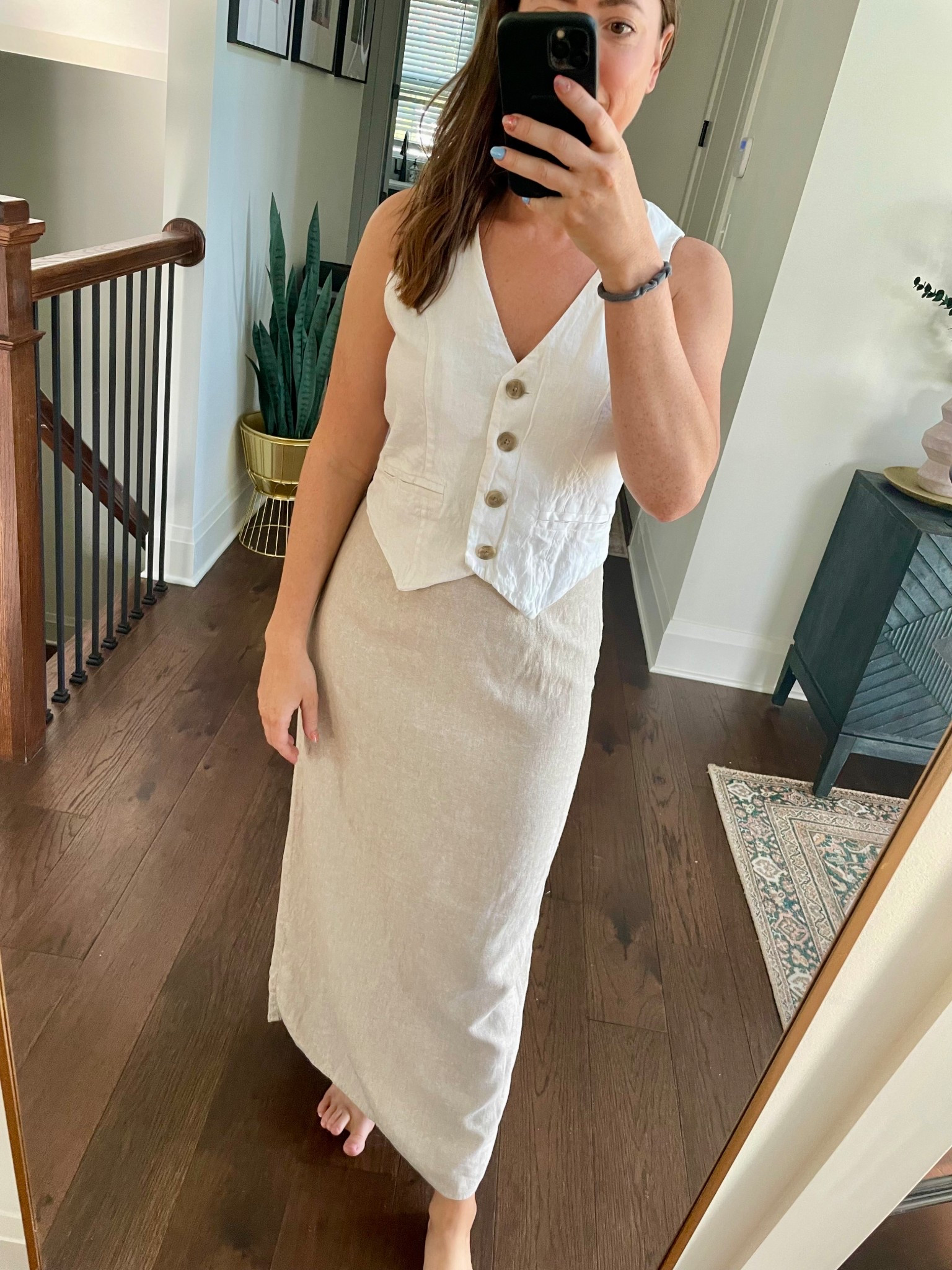 Linen vest outfit - on sale
For 50% off the skirt and top from
Jcrew 




Old navy sale
