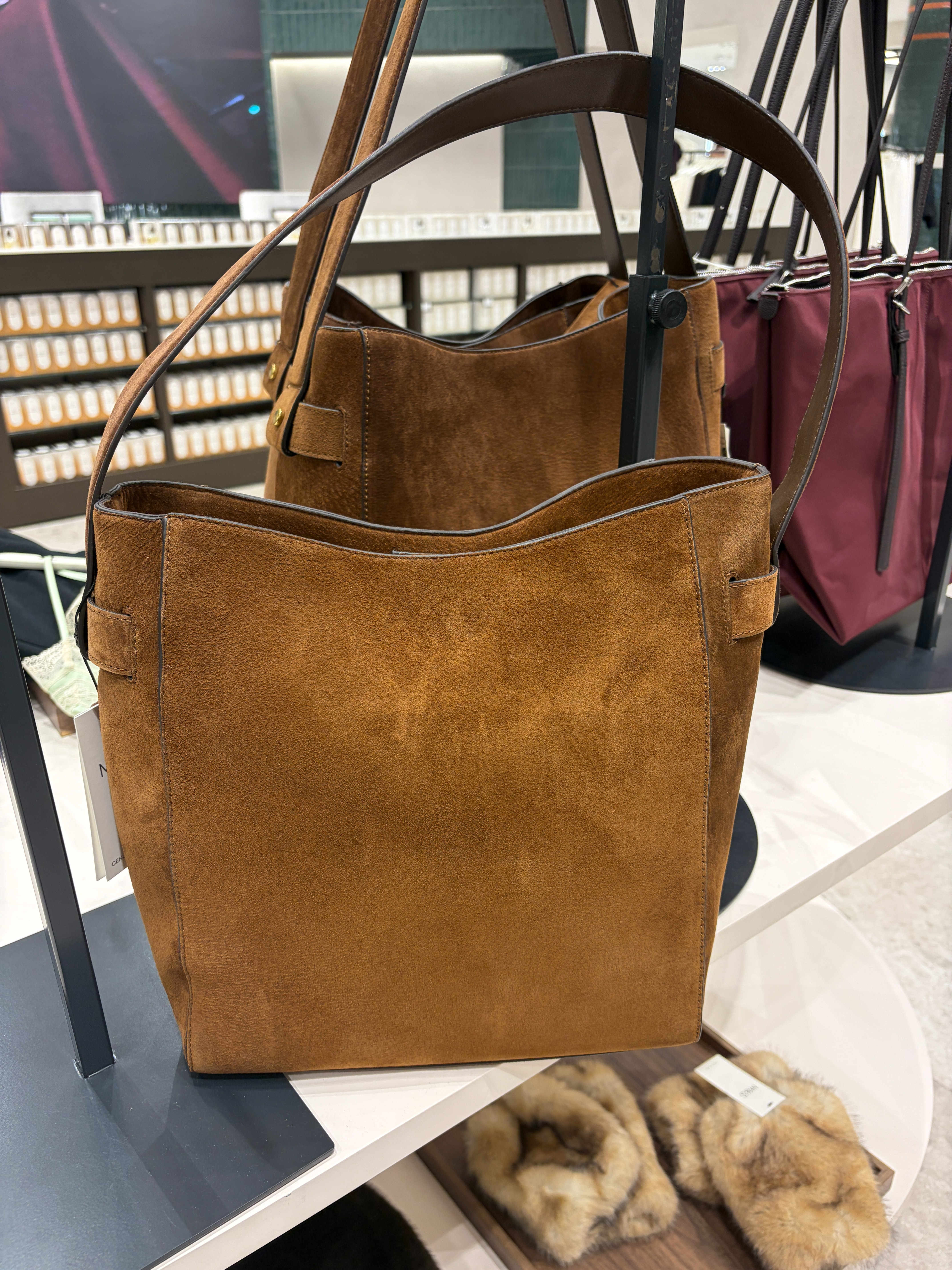 The most STUNNING work bag! Spotted this and thought it would make a great work or everyday bag. 👜🍂 fall fashion hauls 

 #LTKuk #LTKautumn #LTKbag