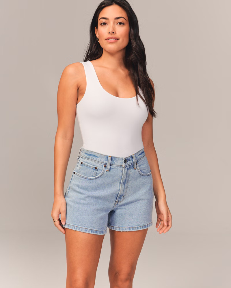 Curve Love High Rise 4 Inch Mom Short | Abercrombie & Fitch (US)