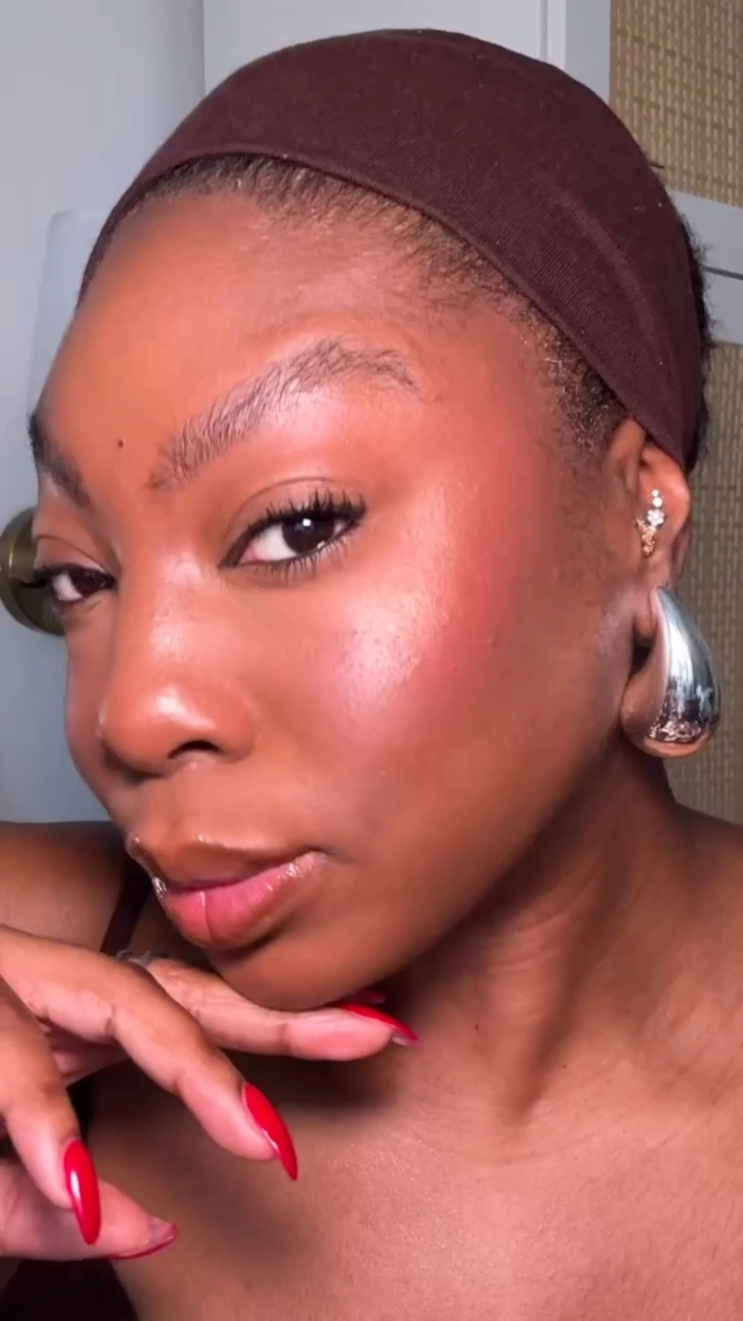 😭 I really tried NOT to love this foundation..

Product details will bin my stories/highlights.
Or drop the word ‘shop’ in the comments and I’ll send you the link directly 💕

At £83… this luxury foundation is lightweight, buildable, blendable and looks like my skin on its best day. I’d tell you I don’t like it and that it’s a waste of your coin… but I’d be lying.
It melts right into my new make-up routine flawlessly. I’m OBSESSED… just take my card!!!

#foundationroutine #naturalglammakeup #beautycreator #makeupreviews combinationskin skin prep for combination skin, foundation routine, makeup routine, natural glam @persskincare @ceraveuki @elfcosmeticsuk @hudabeauty @maccosmeticsuki @chantecaille @anastasiabeverlyhills @armanibeauty @toofacedlovestheuk @yslbeauty @kosas @fentybeauty @charlottetilbury @harveynichols @cultbeauty

#LTKUK #LTKgrwm #LTKBeauty