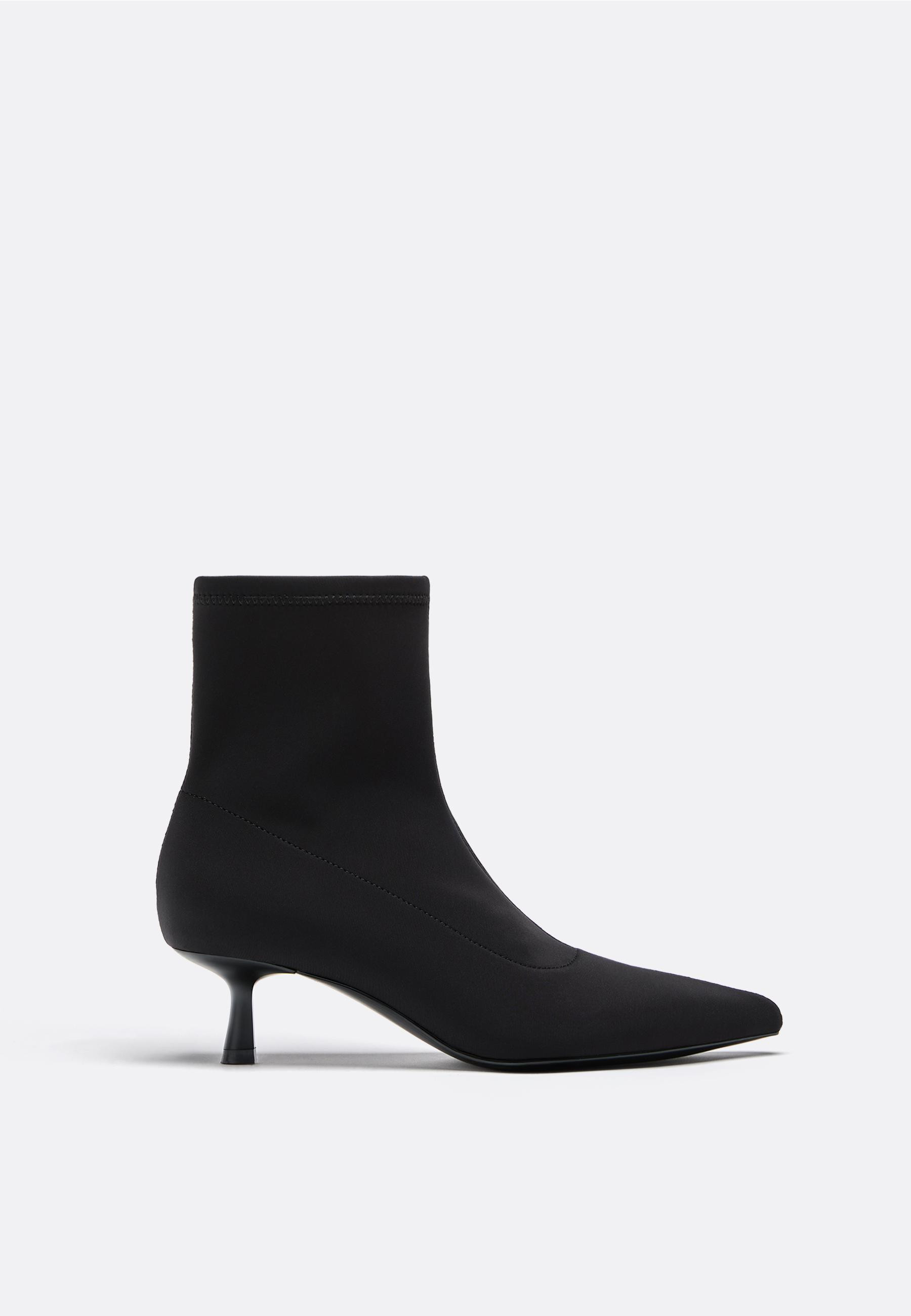 Stivaletti kitten heel in neoprene - Moda da donna | Stradivarius Italia | Stradivarius (IT)