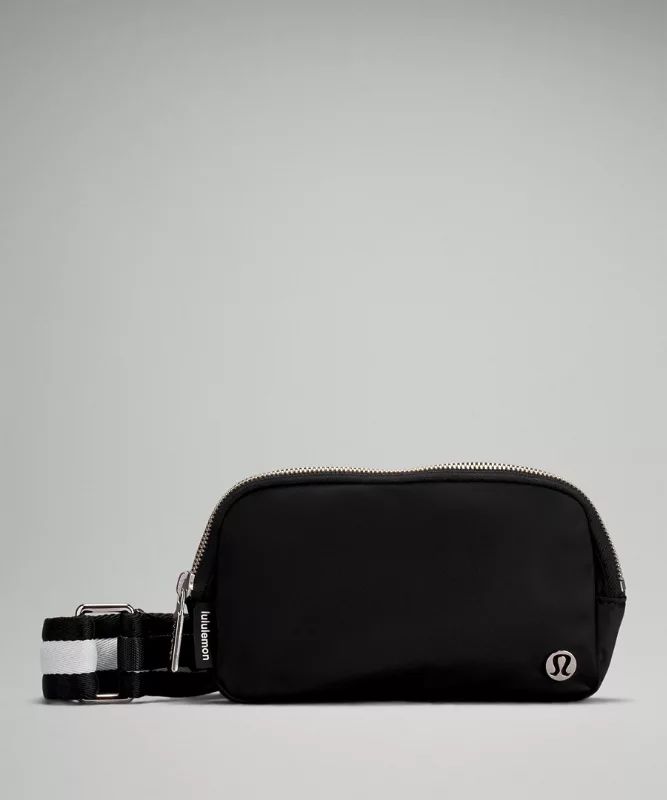 Sac Bandoulière Everywhere Black/White Size One Size | Lululemon FR