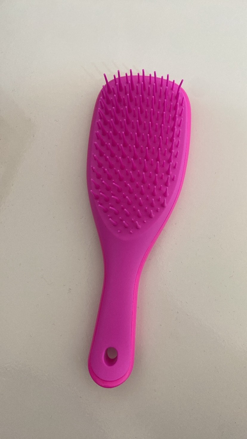 Mini Tangle Teezer, perfeita para levar na bolsa e retocar o cabelo durante o dia, ótima pra levar em viagens, essa não pode faltar na sua necessaire, eu amo 🩷🤌🏻

#LTKbeleza #LTKpromo #LTKbrasil