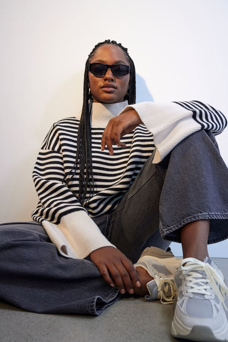 Oversized Mock-turtleneck Sweater - Cream/black striped - Ladies | H&M US | H&M (US + CA)
