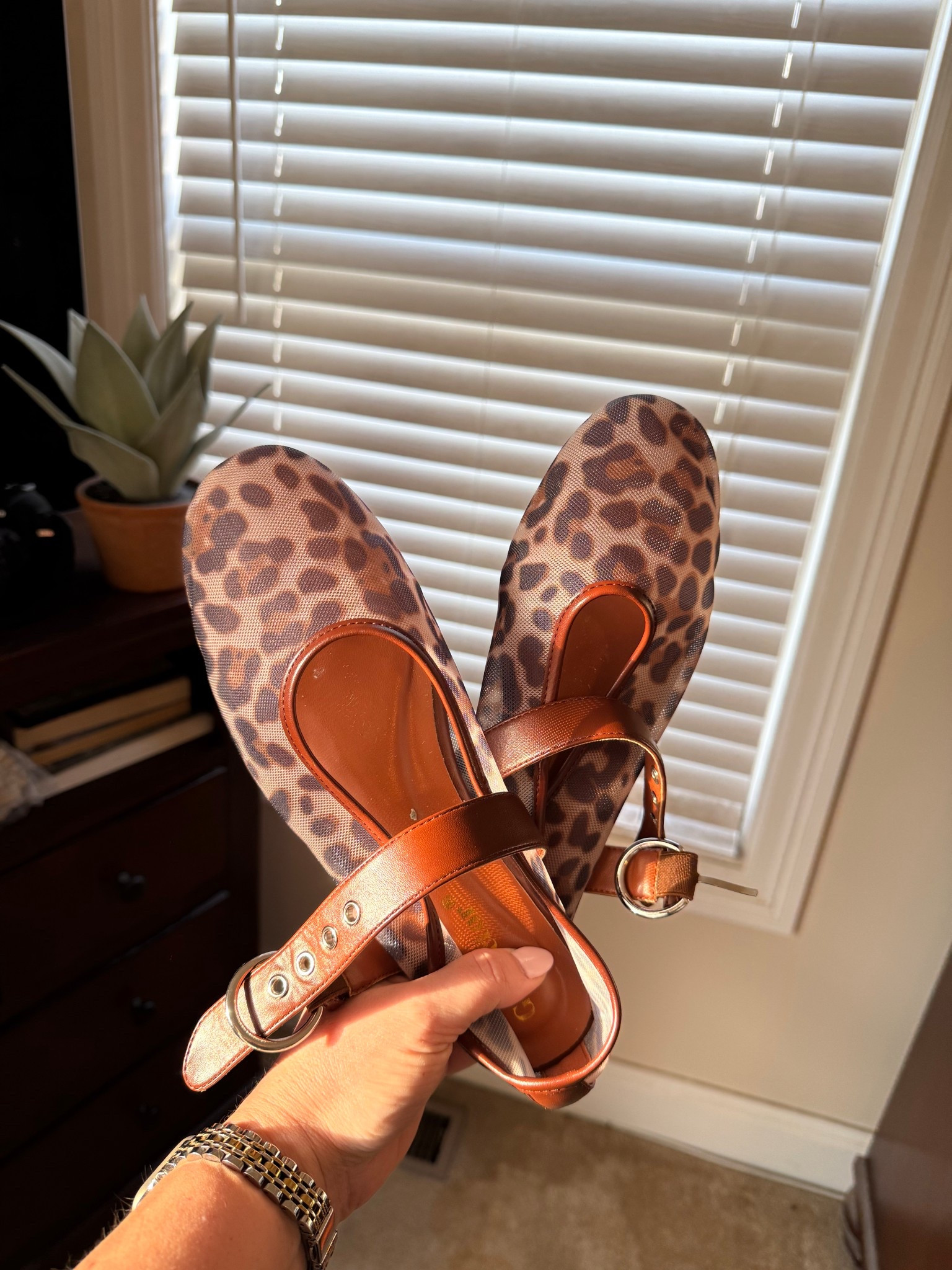 Go to leopard mesh ballet flats for spring. 


#springfashion #ltkfashion #workwear

#LTKootd #LTKWorkwear #LTKSpringSale