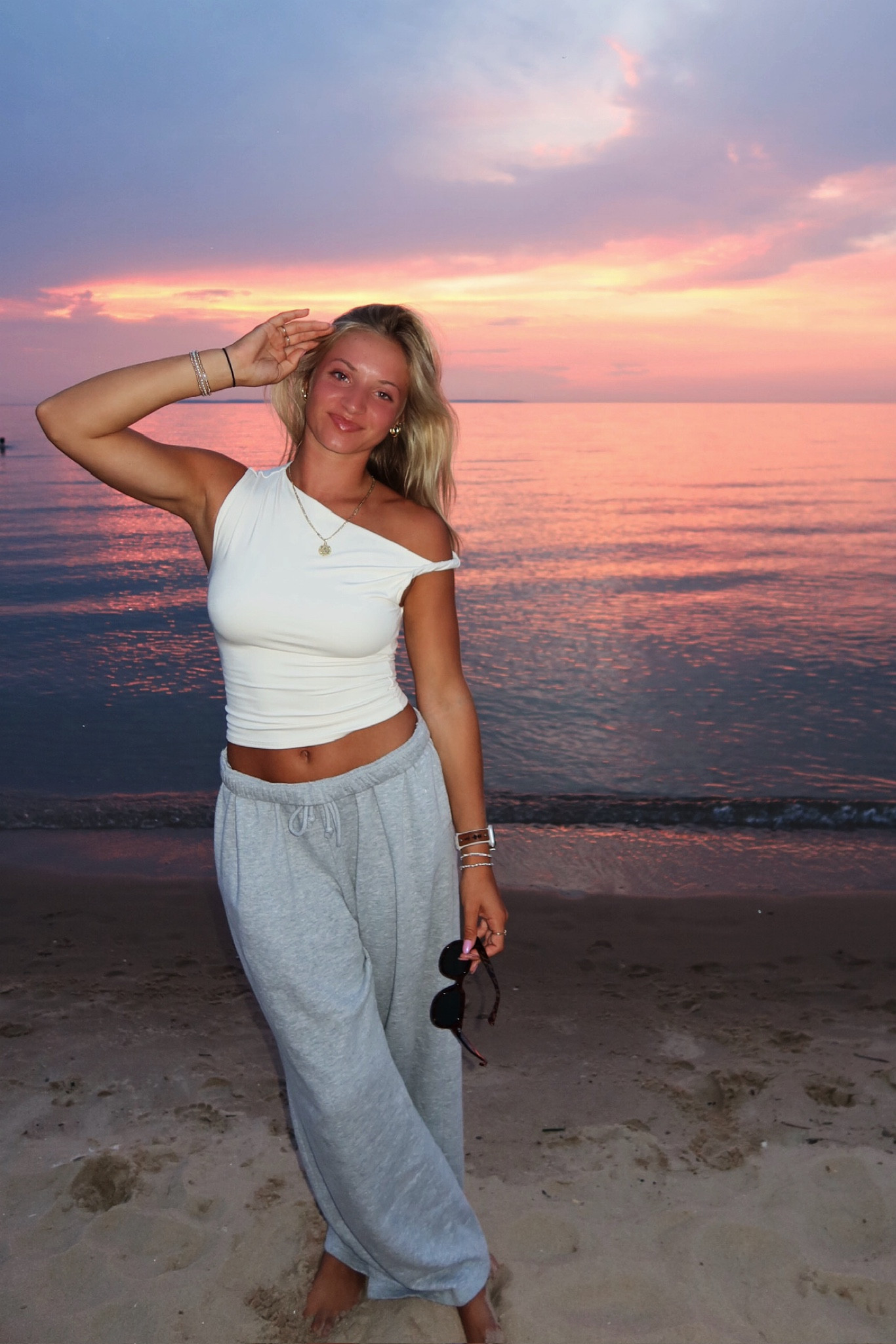 WHITE OFF SHOULDER TANK

#LTKStyleTip #LTKBacktoSchool #LTKSeasonal