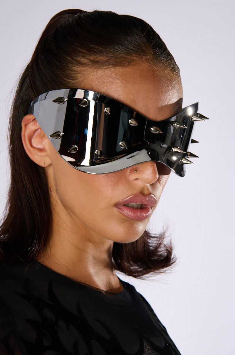 BACK UP STUDDED SUNGLASSES | AKIRA