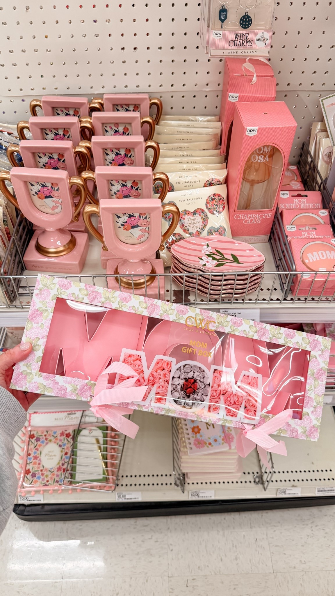 Mom gift box 

#LTKHome #LTKmomlife #LTKSeasonal