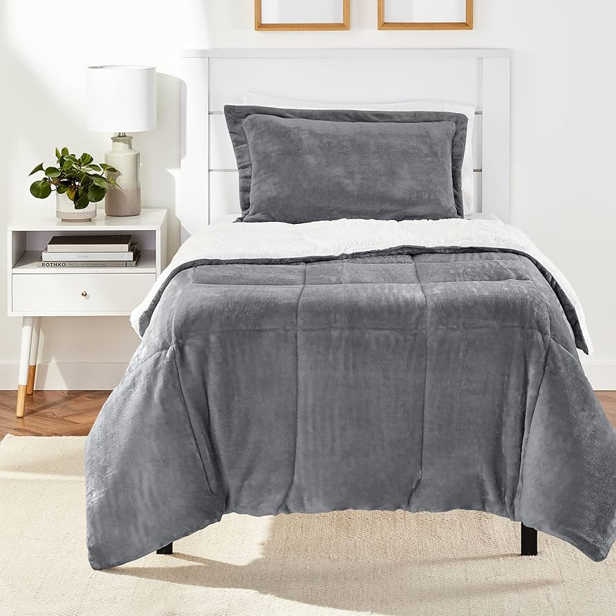 Amazon Basics 3 Piece Bedding Set, Micromink Sherpa, Ultra-Soft, Warm All Season Comforter, Twin,... | Amazon (US)