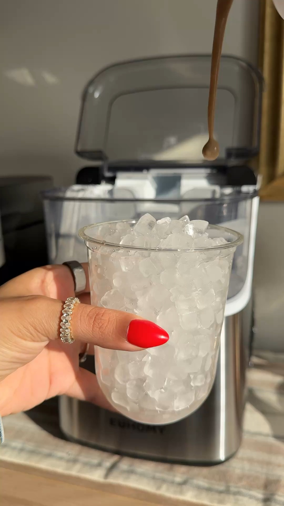 El upgrade que necesitaba mi coffee station 🧊las bebidas saben MÁS ricas con este hielo 🙌🏼

#icemaker #nuggeticemaker #icemakermachine #maquinadehielo #amazonfind

#LTKHome #LTKSaleAlert