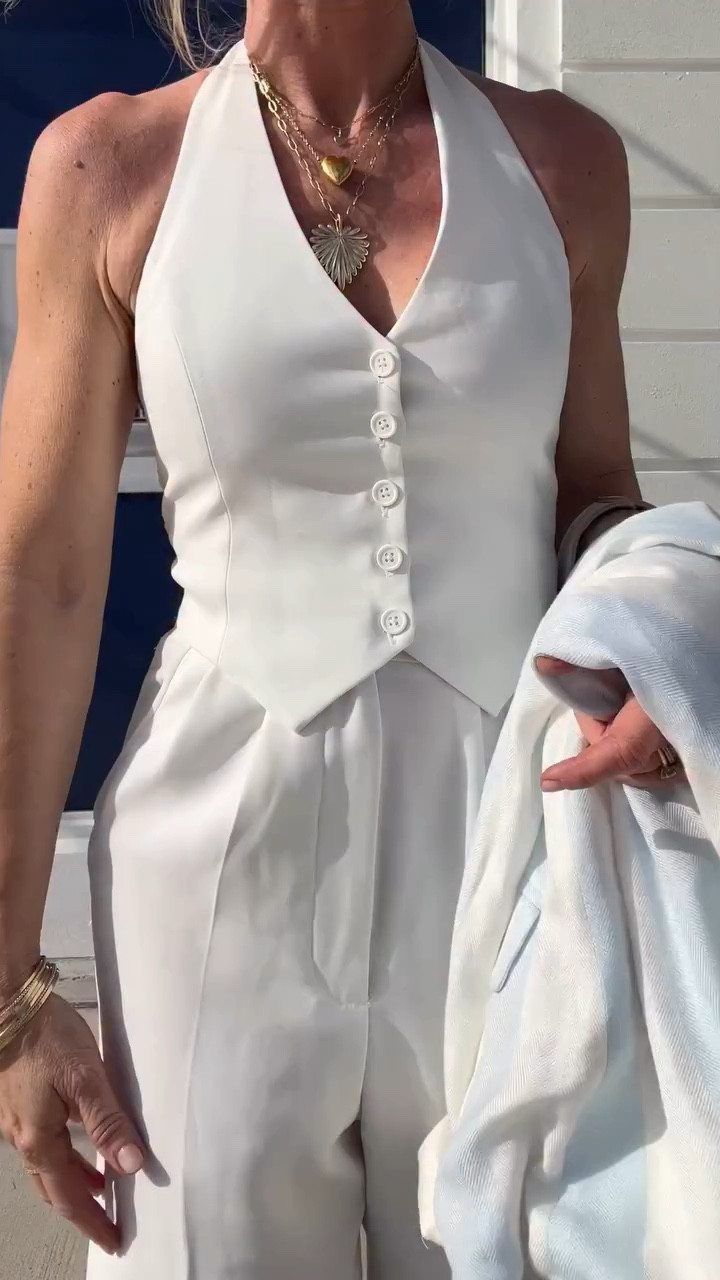 Palm beach fit. This jumpsuit is a keeper. 
.
.
.
#styleinspo #everydaystyle #palmbeachstyle #jumpsuit

#LTKSeasonal #LTKWorkwear #LTKTravel