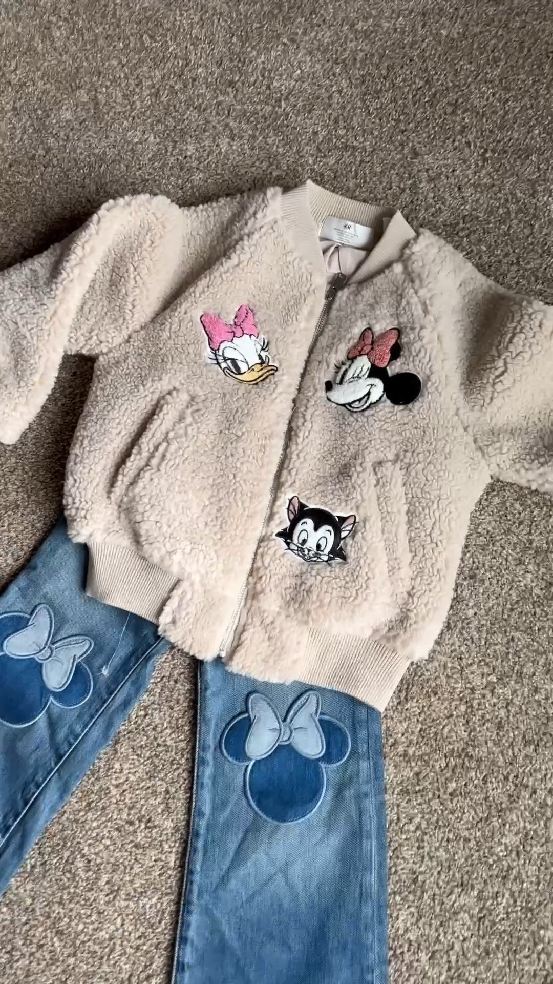 Little girl warm cute outfit for Disney vacation! #gap #handm