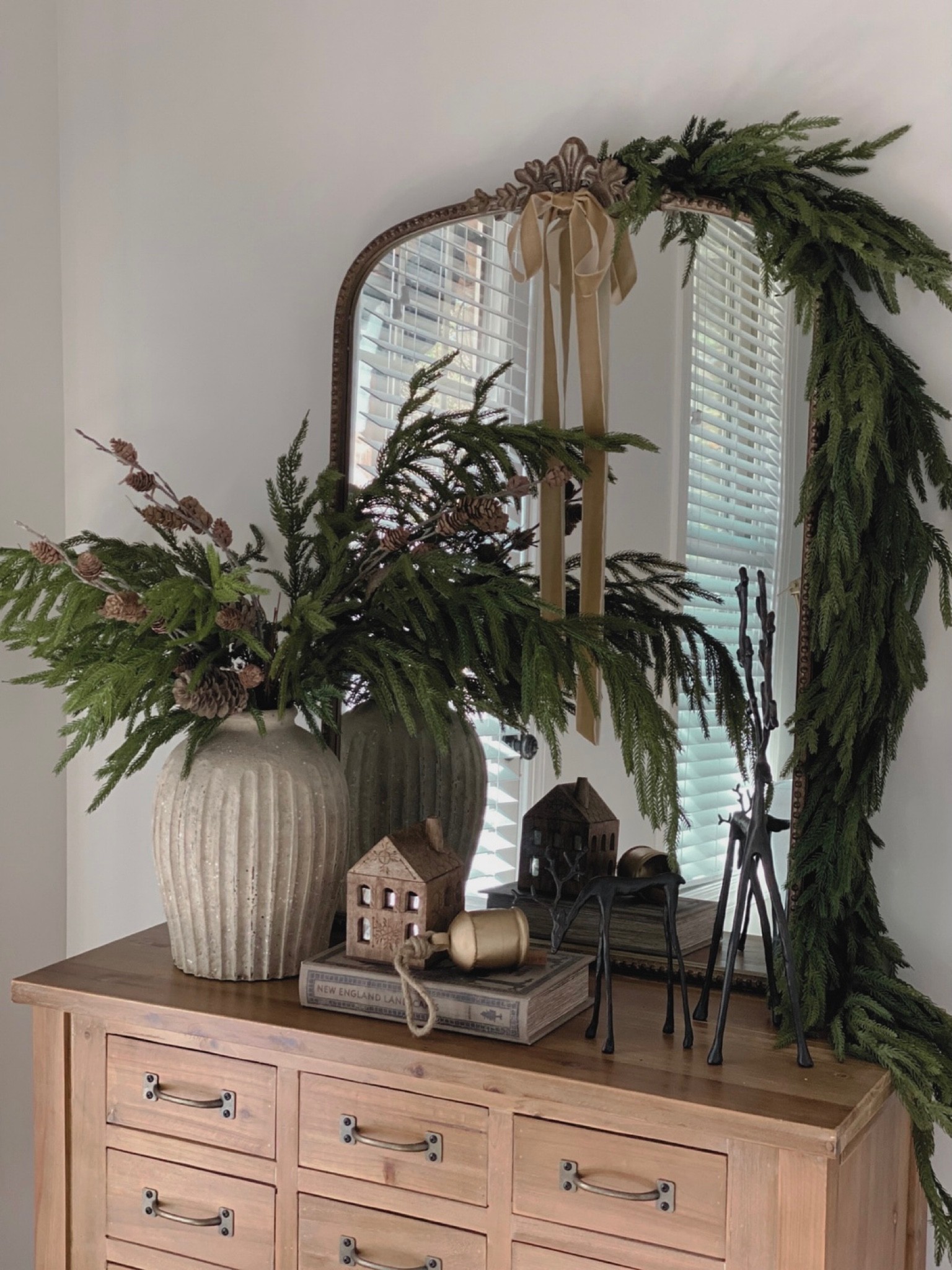 Christmas Entryway Table 🎄

#LTKhome #LTKHoliday #LTKSeasonal