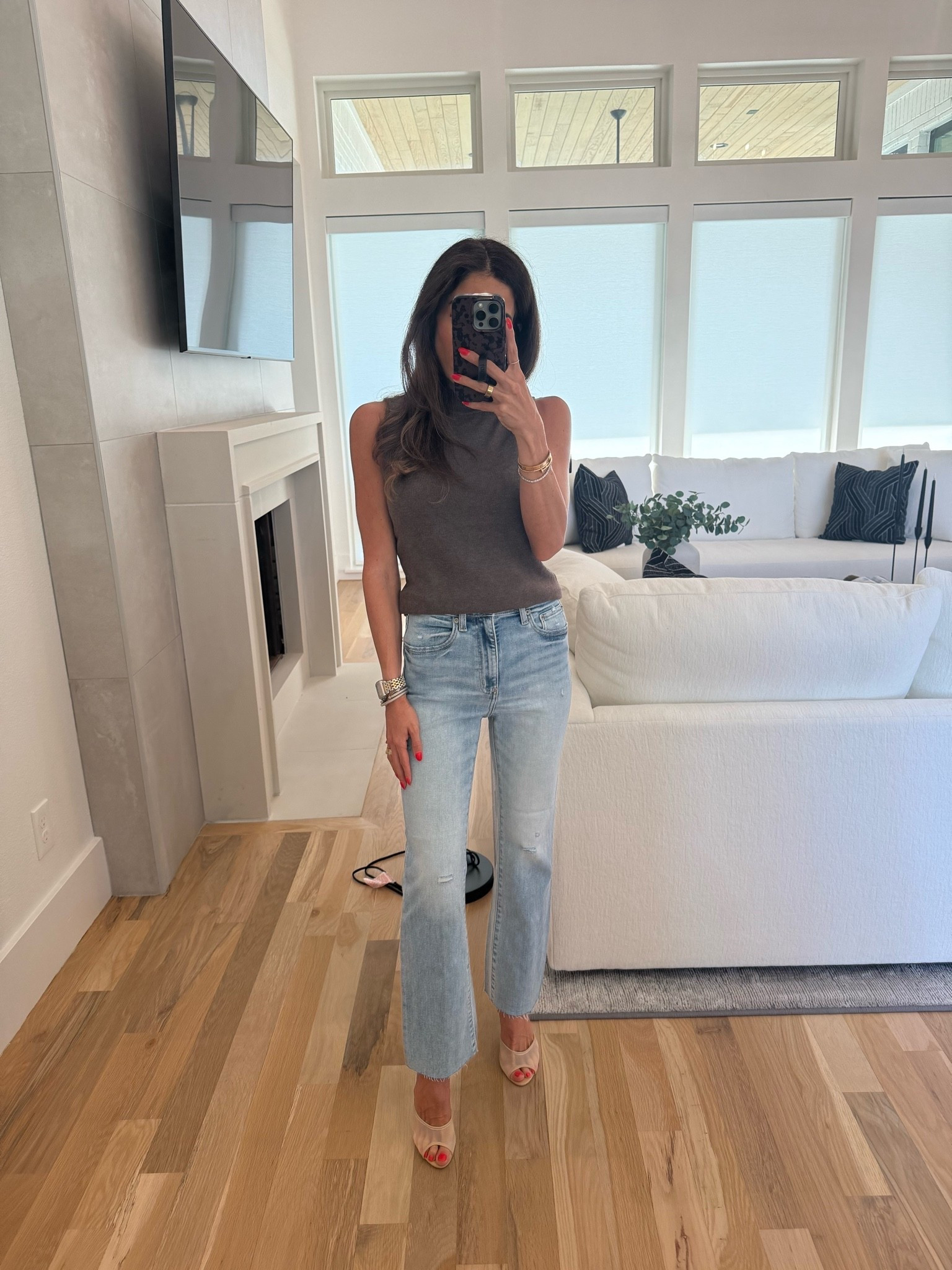 Love these cropped jeans size 24 petite friendly fall outfit
