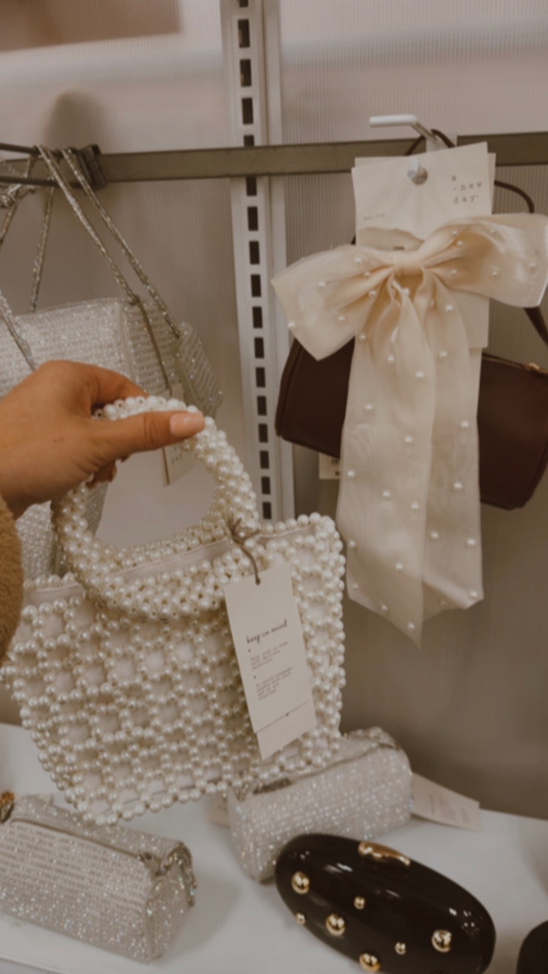 So pretty!!

#LTKGiftGuide #LTKSaleAlert #LTKHoliday