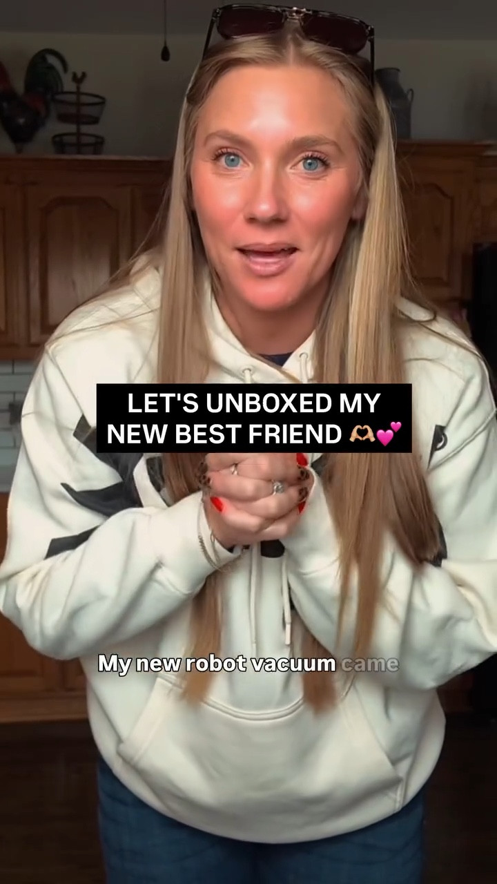 I love a good unboxing video, especially if it's something that makes Mom life a little bit easier! 🫶🏼💕 #realisticmomlife #robotvacuum #dreame #momhack #cleaning