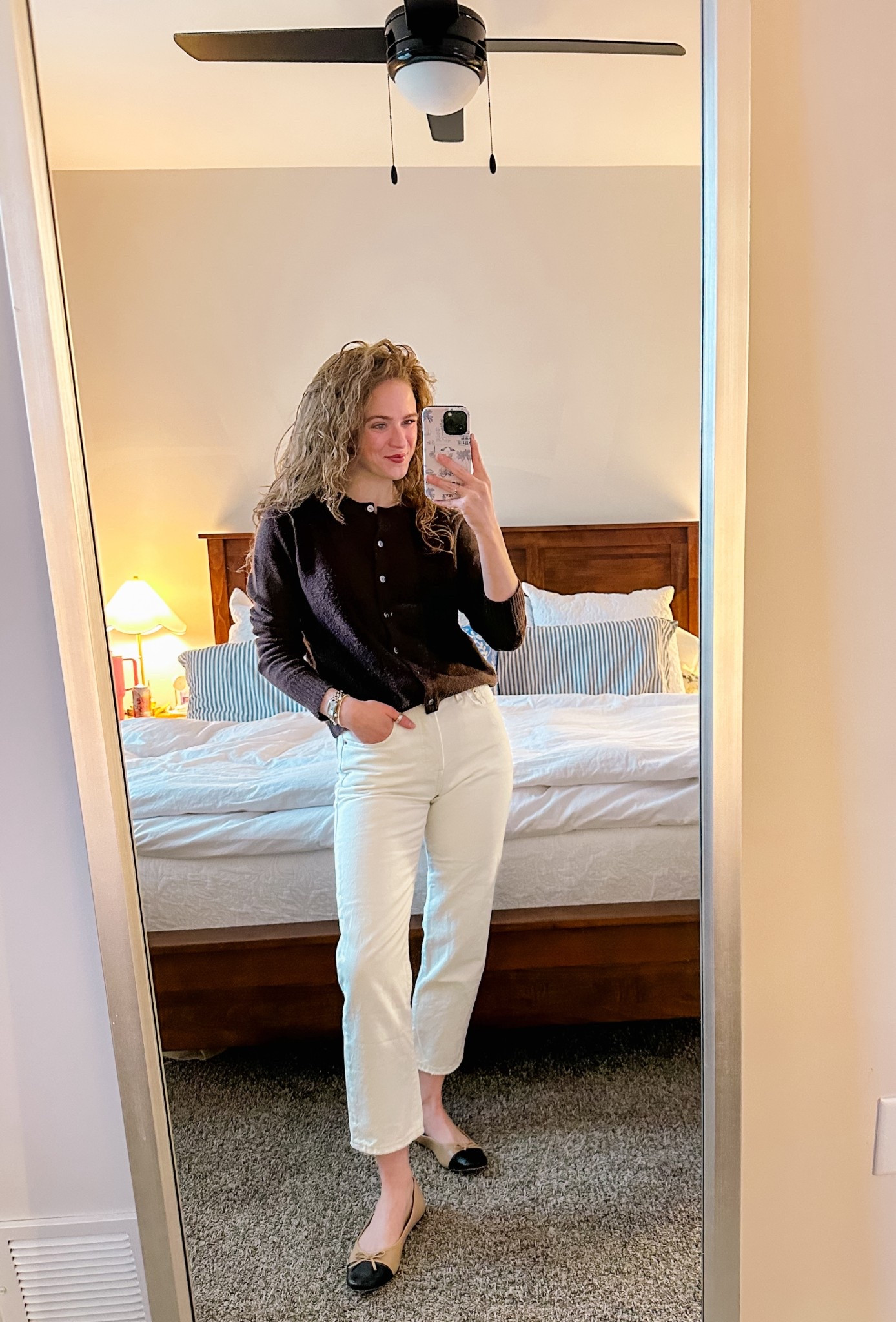 Cashmere on repeat this winter!! It’s so chilly, and the only thing that keeps me warm is a nice sweater!! 🤎

#LTKootd