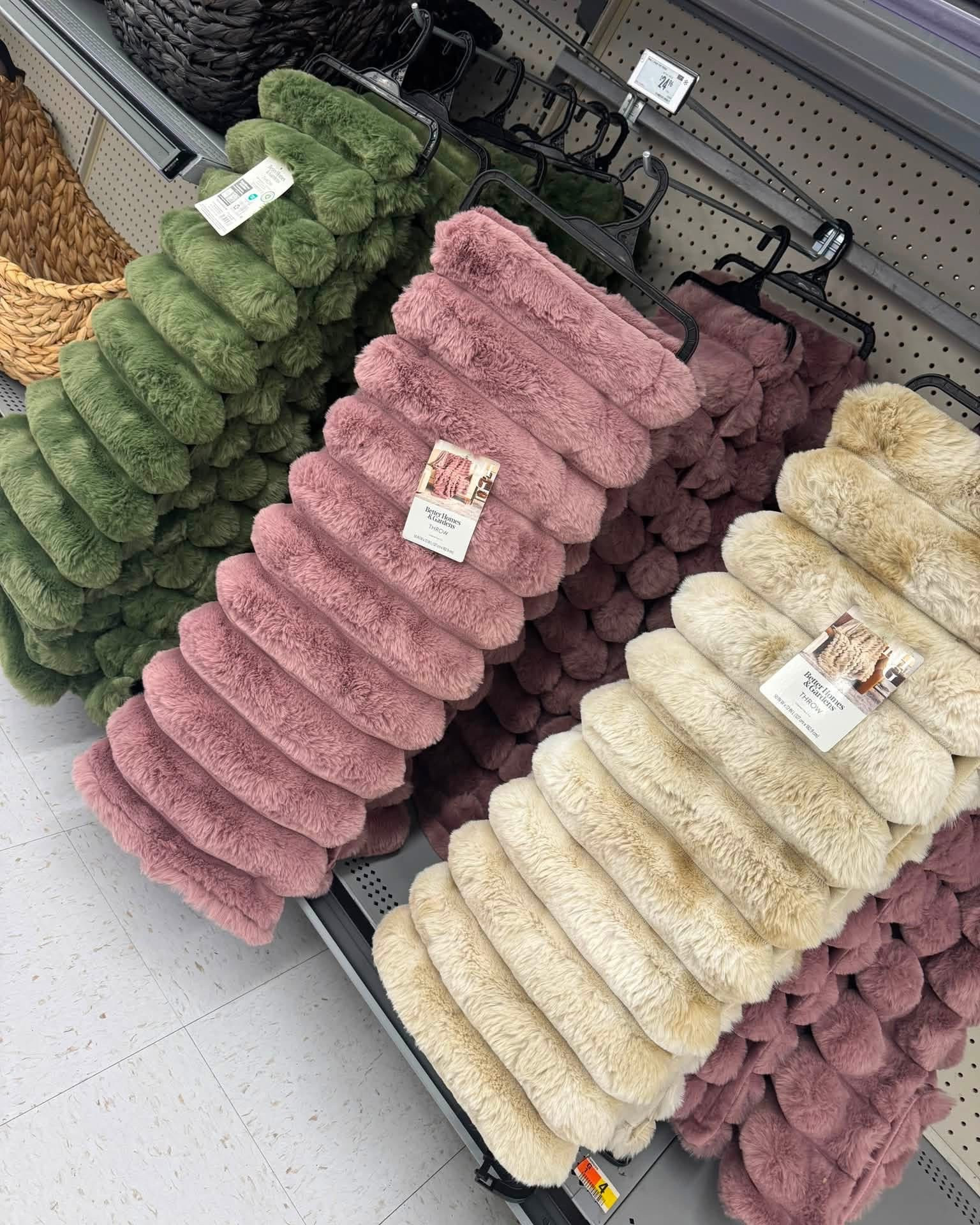 Walmart throws | under $25 🔗🤍

#LTKSaleAlert #LTKHome #LTKOver40