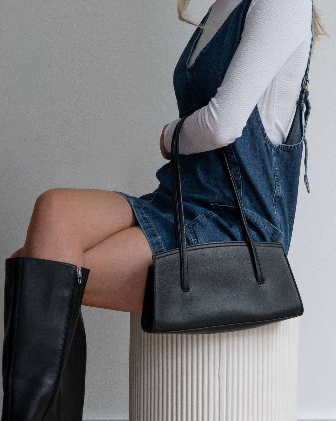 Fall details.

Fall outfit, denim dress, boots outfit

#LTKItBag #LTKShoeCrush #LTKSeasonal