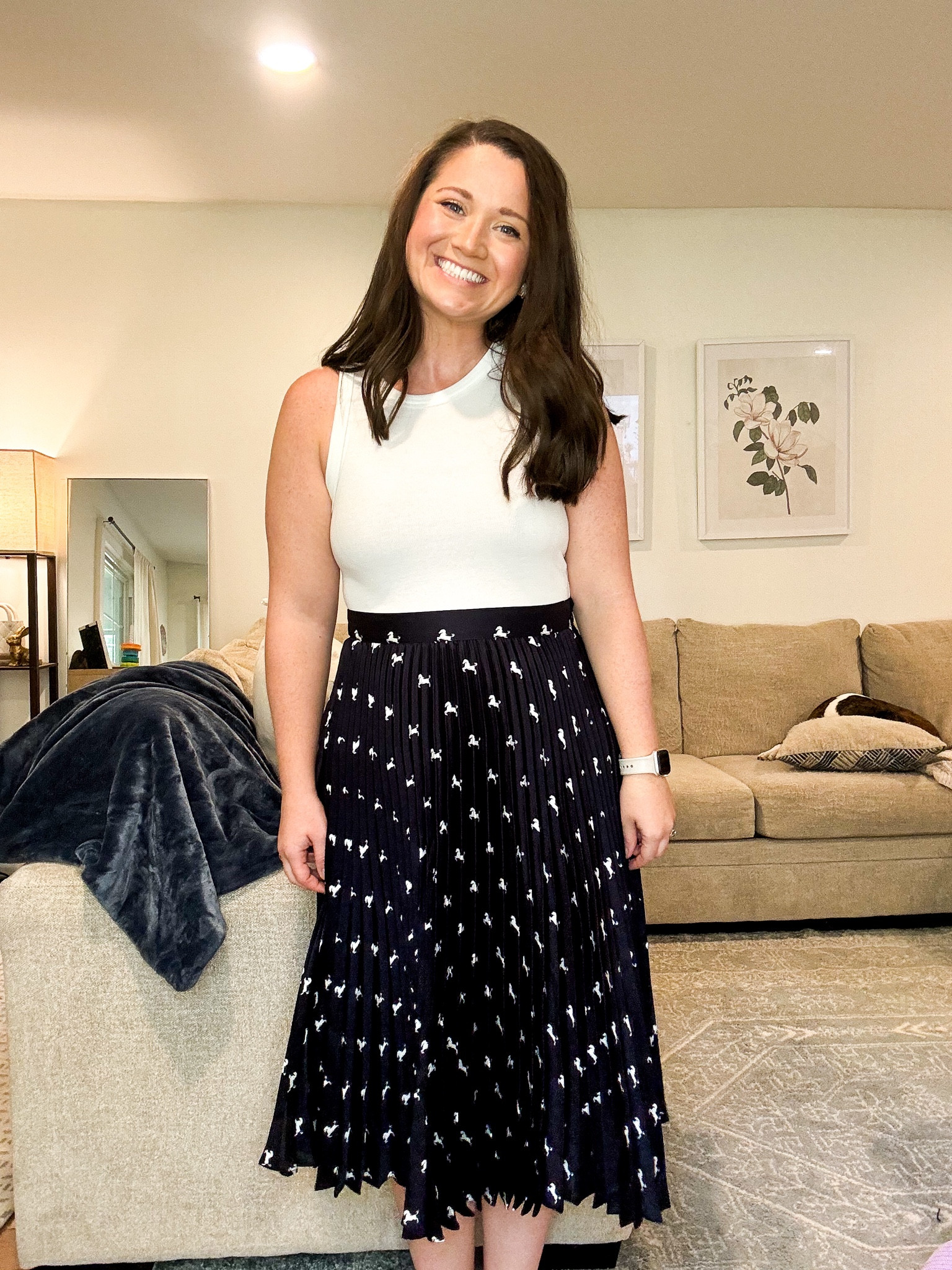 Midi skirt. Navy skirt. Horse skirt. Fall outfit. Fall style 