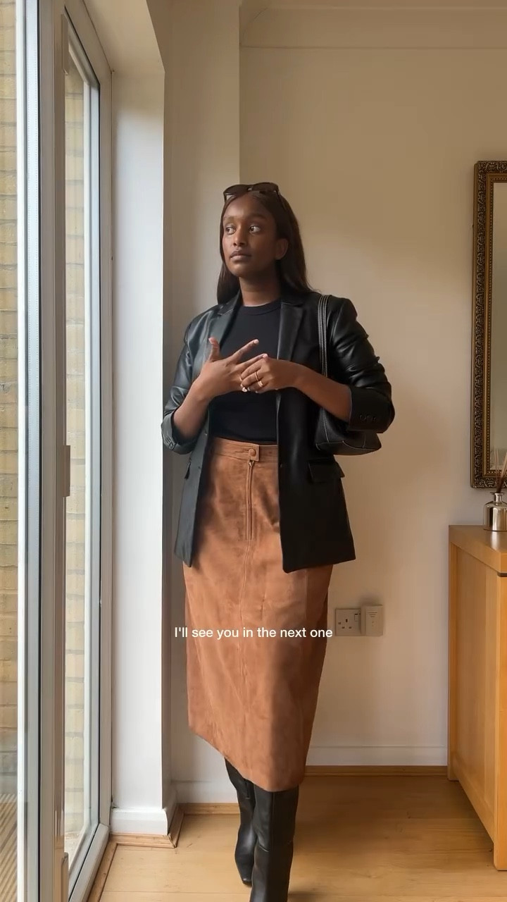 day 4/30 and the CBK agenda is going strong 🍂🖤

I love how brown and black goes together especially when there’s a bit of texture clash going on! suede and leather just work so well! Let me know what you think 🤎🖤

suede skirt, brown tones, leather jacket, leather blazer, brown suede , styling suede , knee high boots, autumn outfit , autumn outfit ideas, daily outfit challenge #stylingreel #autumnoutfitideas #dailyoutfitideas #suede #suedeskirt #browntones #cbk #carolynbessettekennedy #sezane #sezanelovers