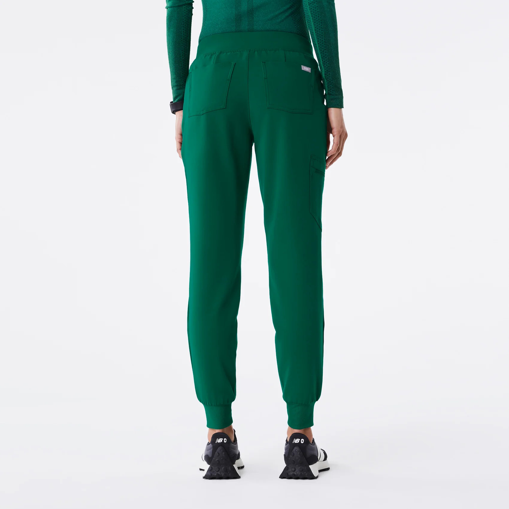 Women's Zamora Jogger Scrub Pants™  - Hunter Green · FIGS | FIGS