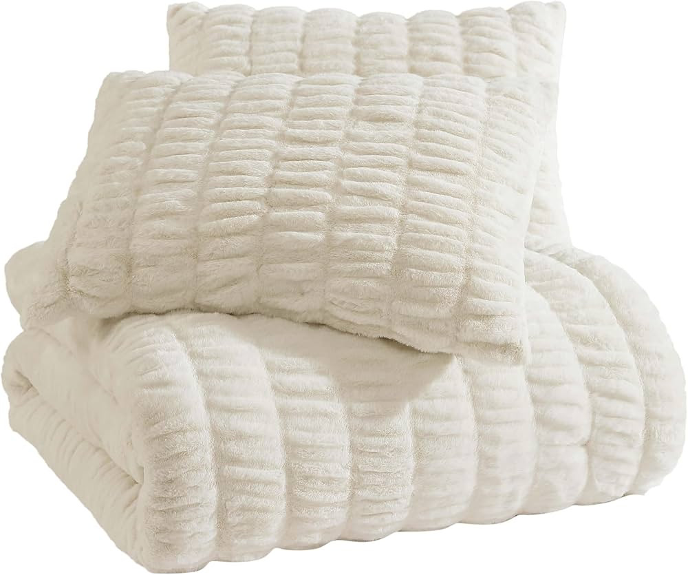 Casual Chic – Lapin Comforter Set – Ruched Faux Fur Comforter Set – Luxurious Bedding for S... | Amazon (US)