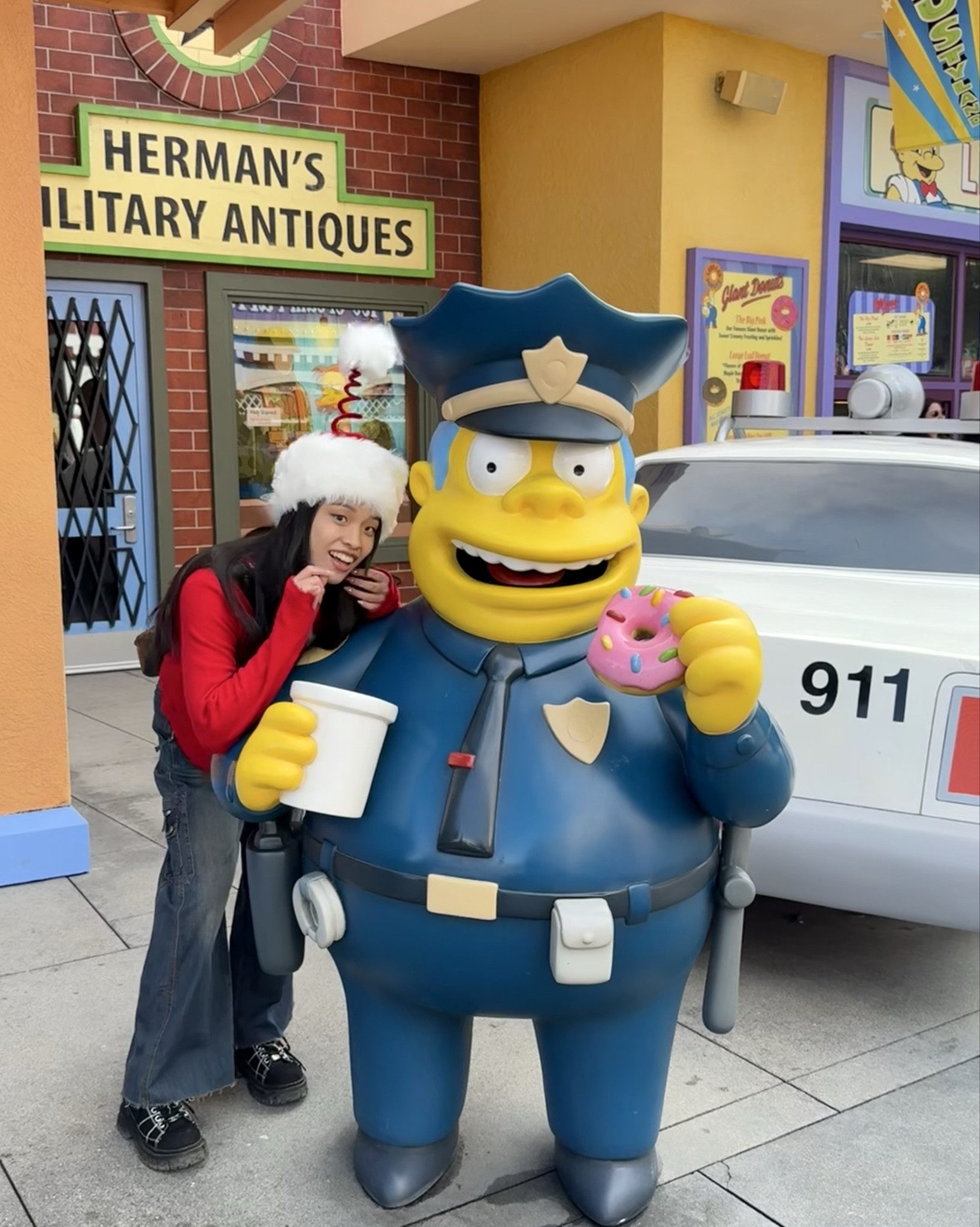 Christmas outfit idea 🎄 Cozy yet practical for a full day at Universal Studios!
Red knitted cardigan paired with dark wide-leg denim — festive enough for the holidays, and comfy enough to run around the park all day. ❤️🎢

#ChristmasOutfitIdeas
#UniversalStudiosStyle
#HolidayOOTD
#FestiveFashion
#RedCardiganLook
#ComfyAndCute
#ThemeParkOutfit
#WinterOutfitInspo
#CozyHolidayStyle
#FashionInMotion

#LTKSeasonal #LTKStyleTip #LTKTravel